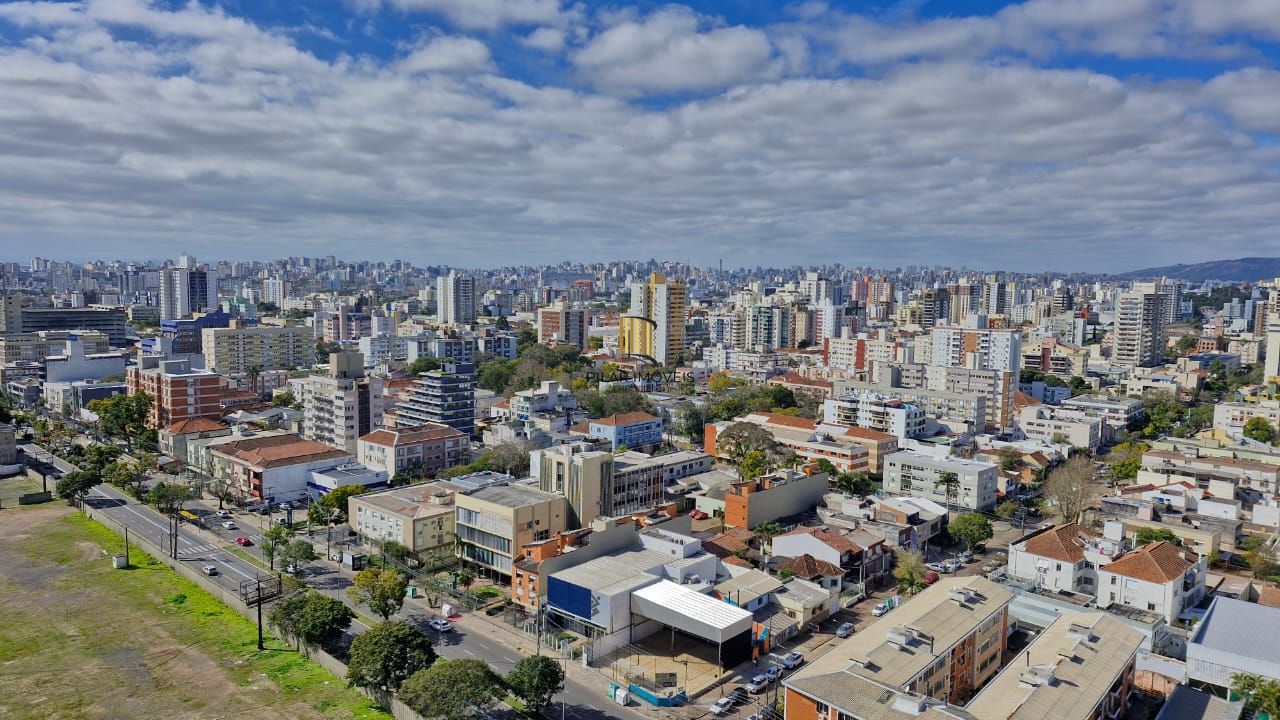 Apartamento de frente para o Guaíba/Parque Marinha do Brasil, com 3 dormitórios, 2 garagens cobertas