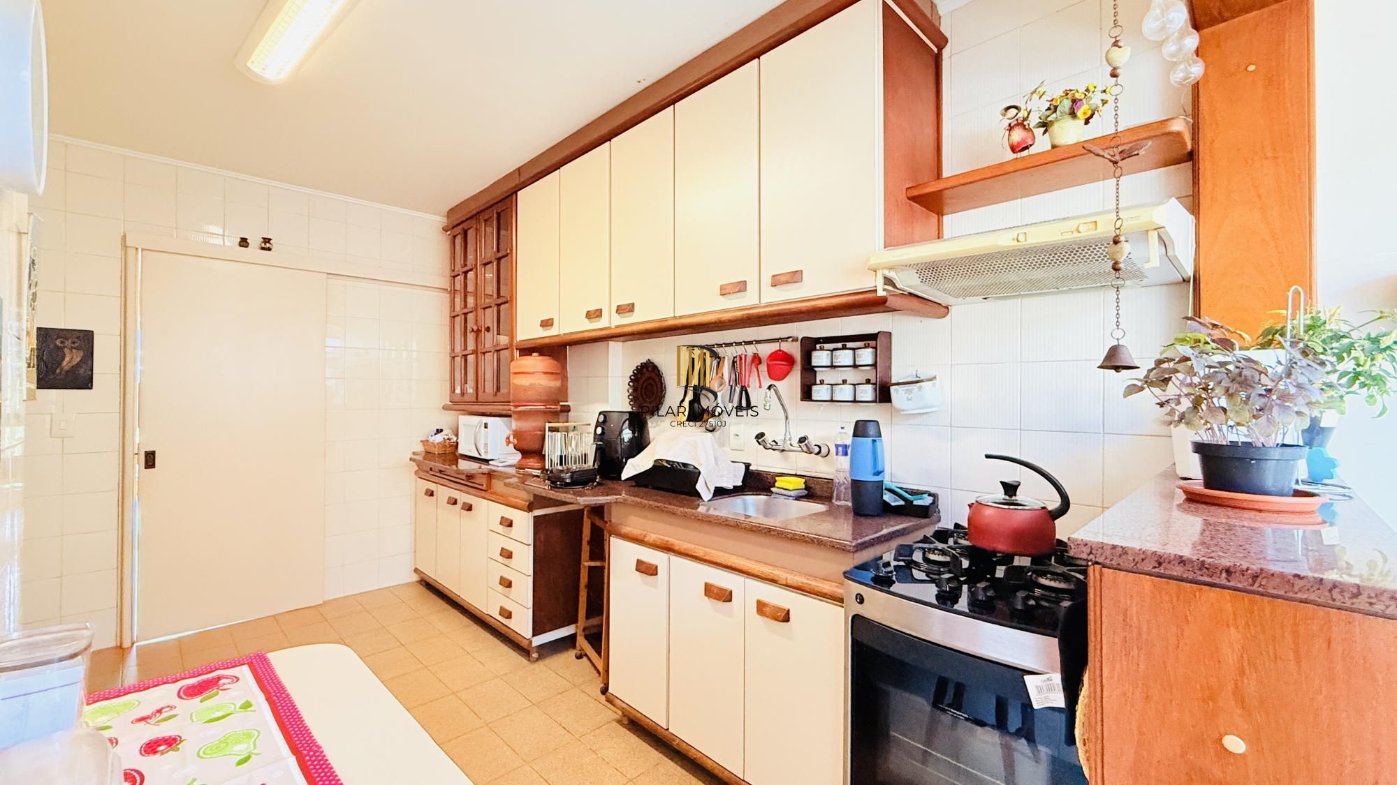 Apartamento com 3 quartos, 1 suíte,  à venda na Avenida Doutor Nilo Peçanha, 1121, Três Figueiras, Porto Alegre