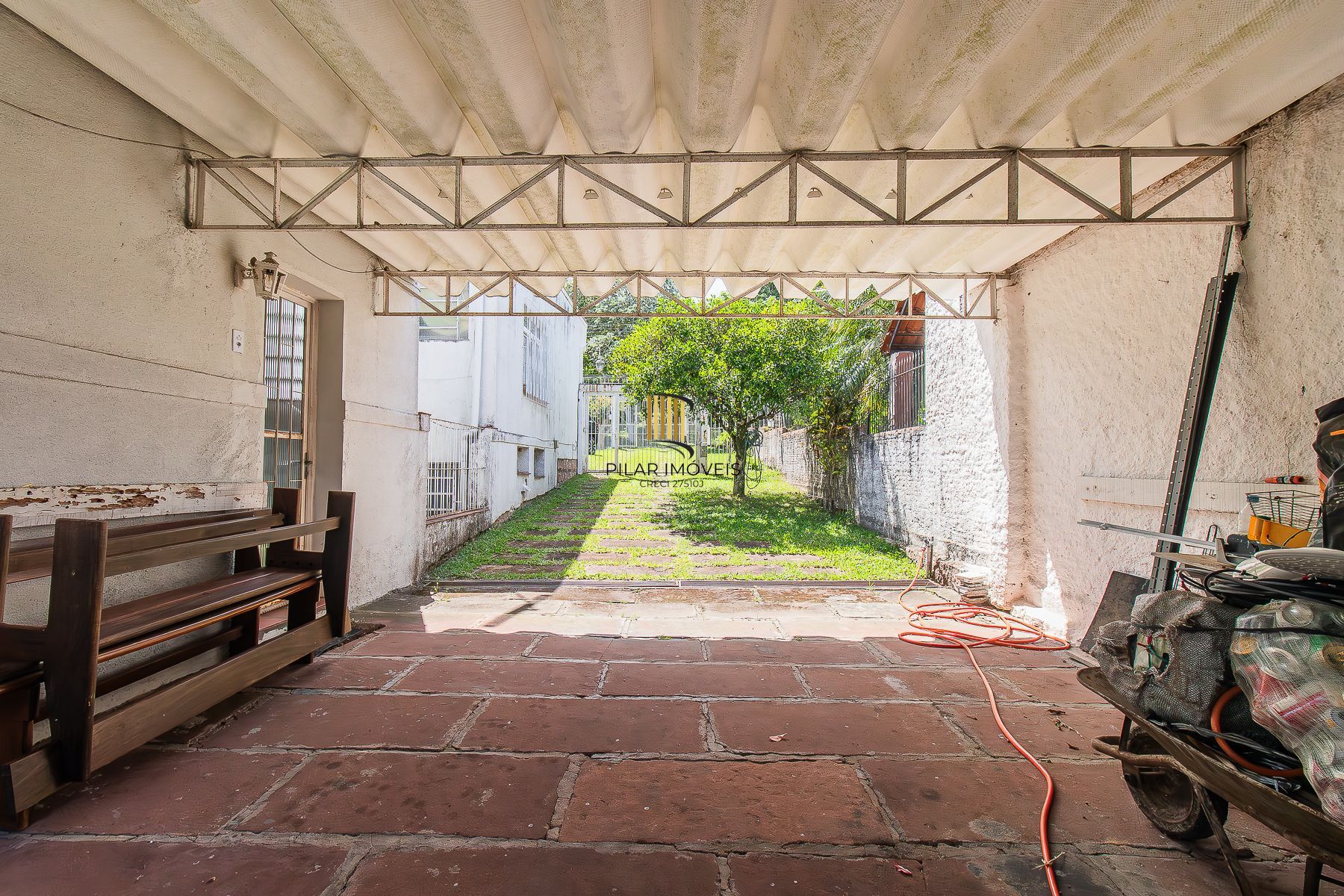 3 Dormitórios, com lareira, churrasqueira e piscina