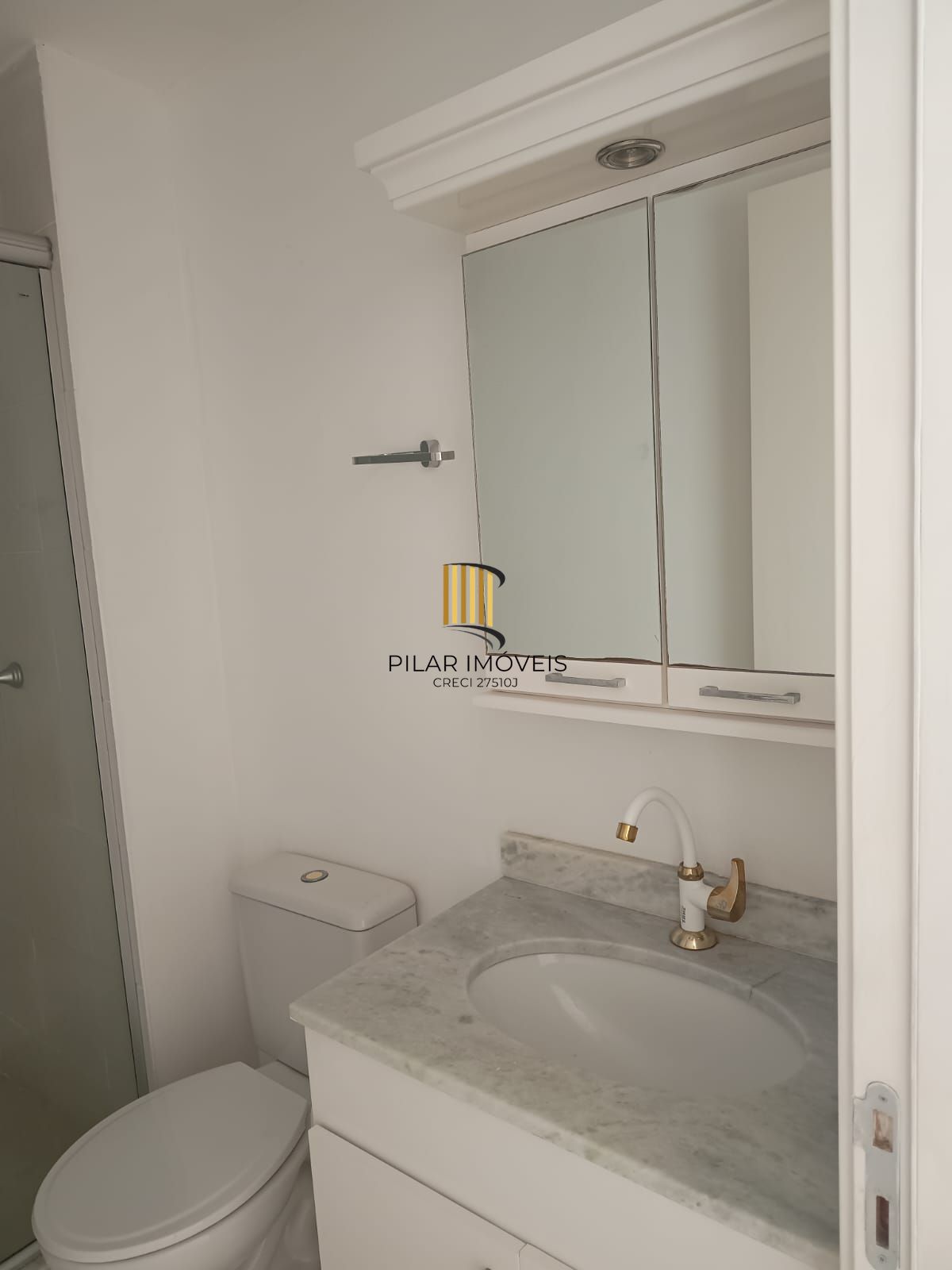 Apartamento três dormitórios (uma suíte), uma vaga escriturada/coberta Bairro Partenon