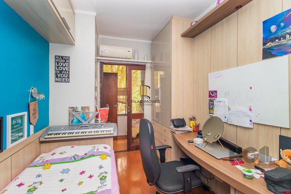 Belíssima casa em Condomínio com 3 dormitórios
