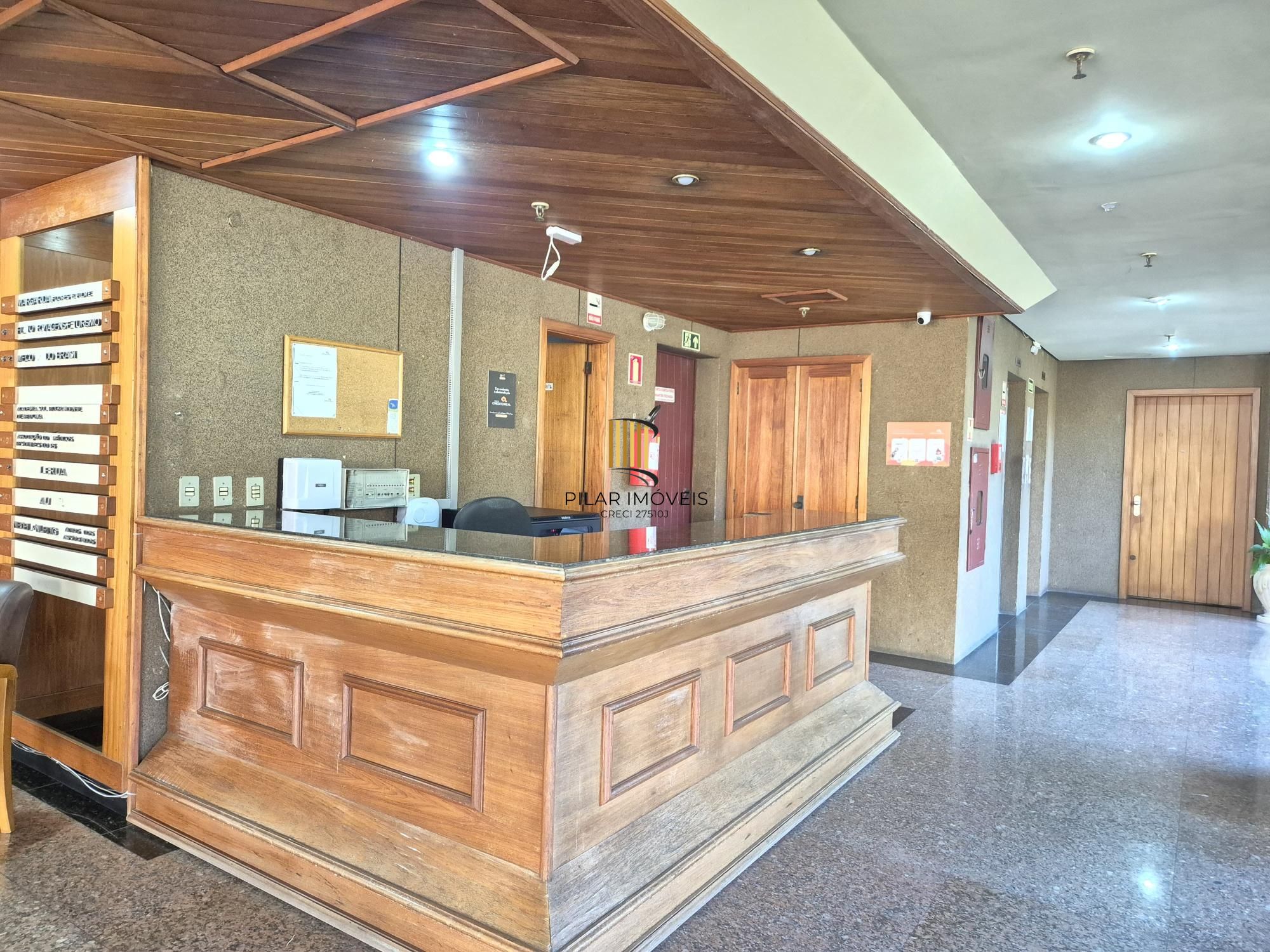 Sala com 6 divisórias e 2 vagas