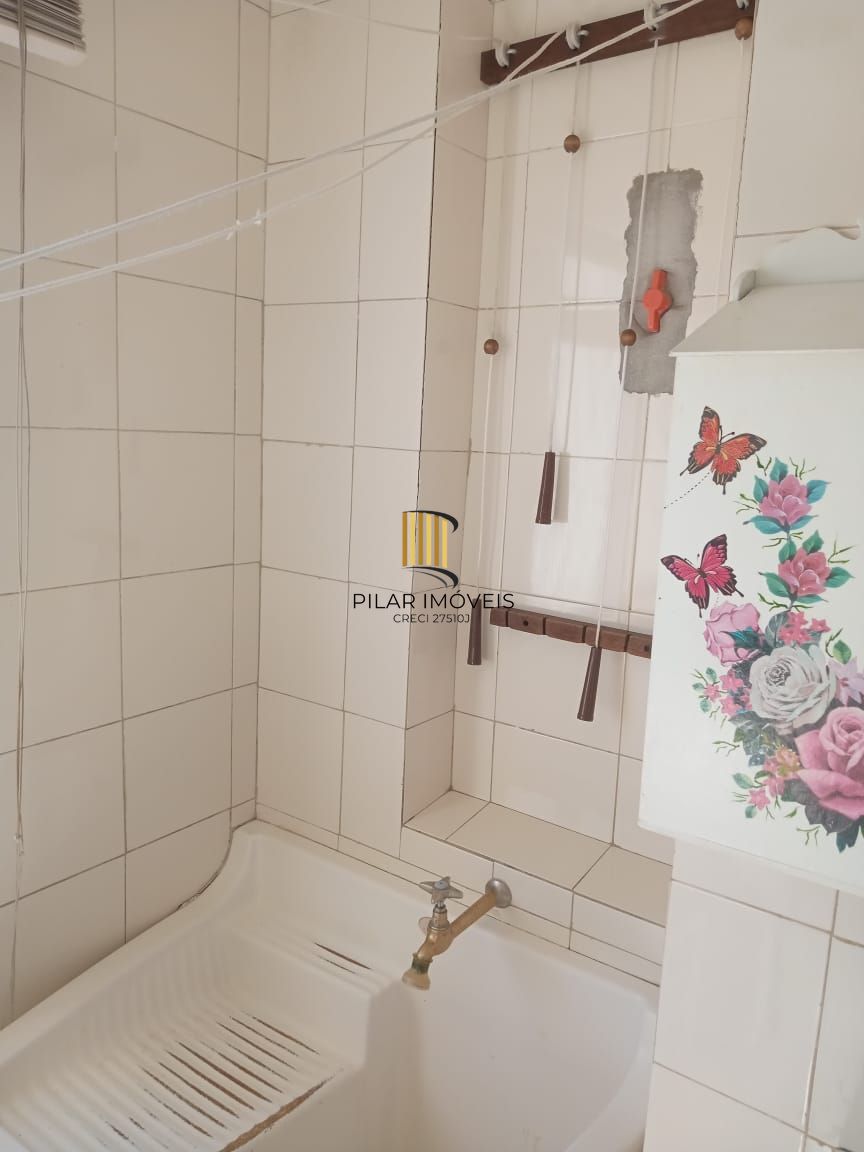 Apartamento dois dormitórios com  estacionamento Coberto