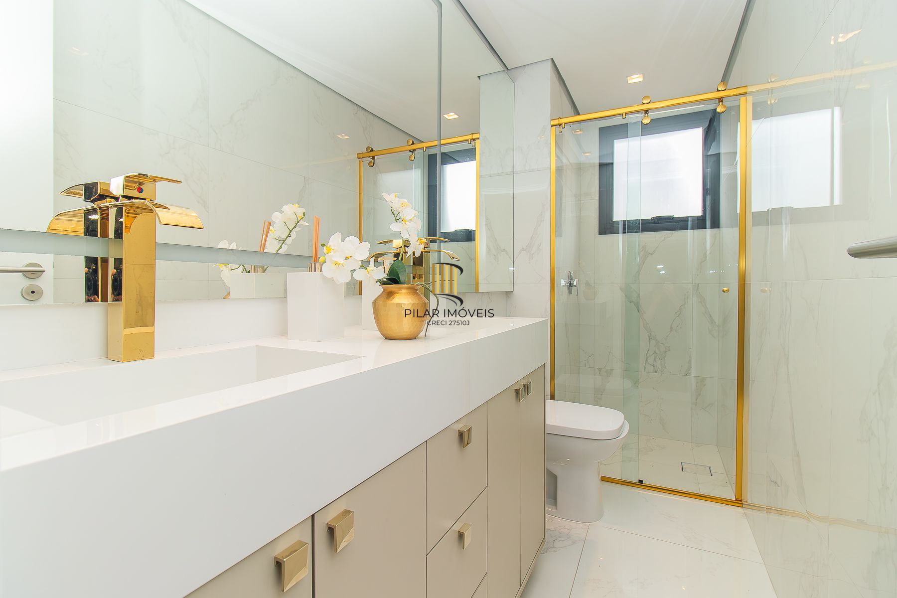 APARTAMENTO 2 D (um suíte) 80,45m² - 1 vaga simples descoberta- MENINO DEUS