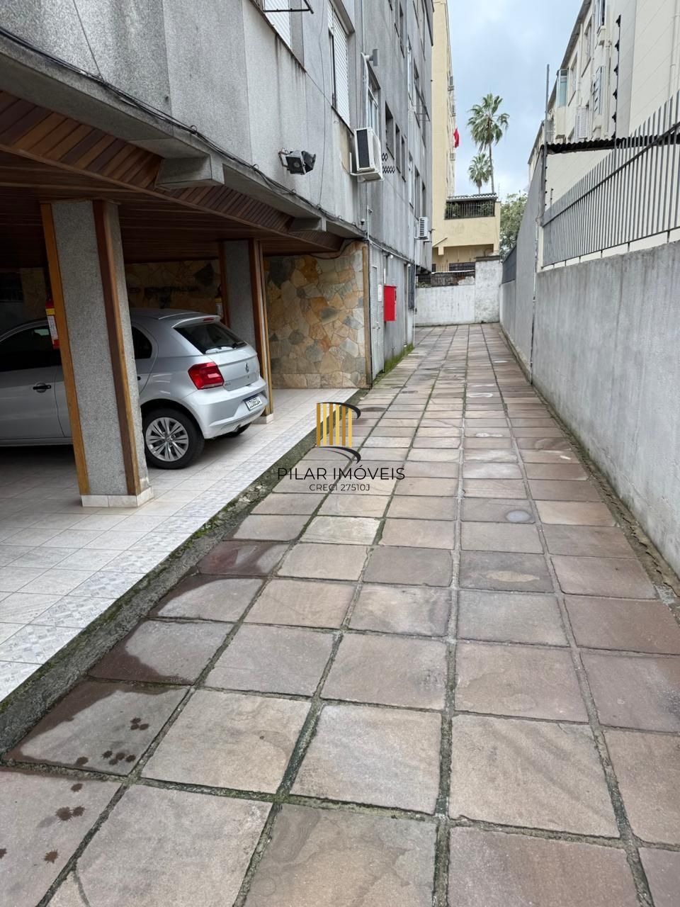 Imóvel 2 dormitórios no Menino Deus com 58,49m²  SEMI-MOBILIADO COM BOX