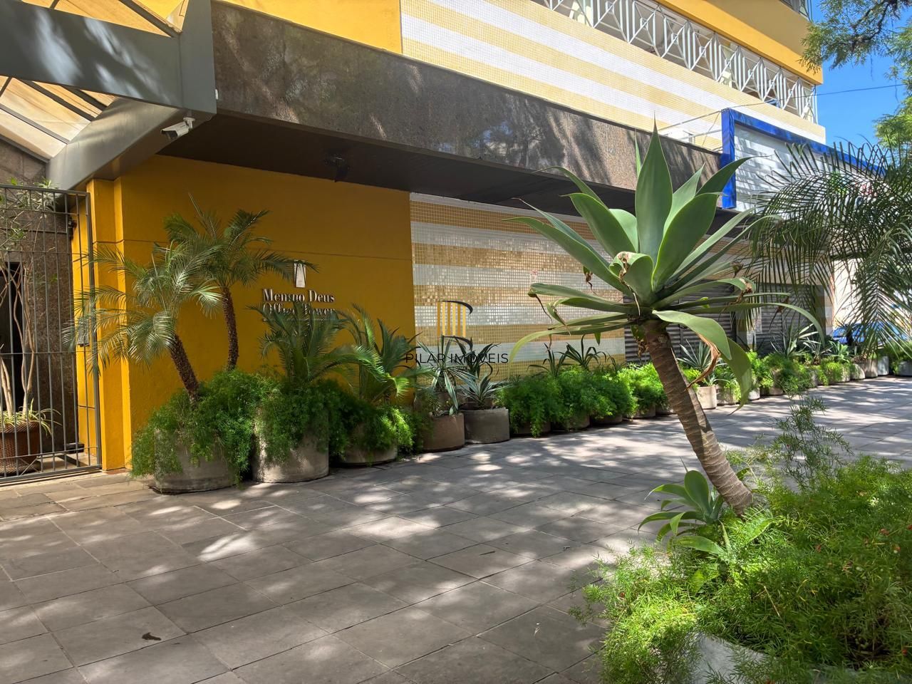 Ótima sala de 24,88 metros quadrados no Menino Deus