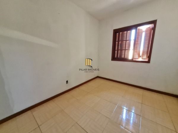 Casa de 3 dormitórios, apenas uma quadra da Av. Edgar Pires de Castro