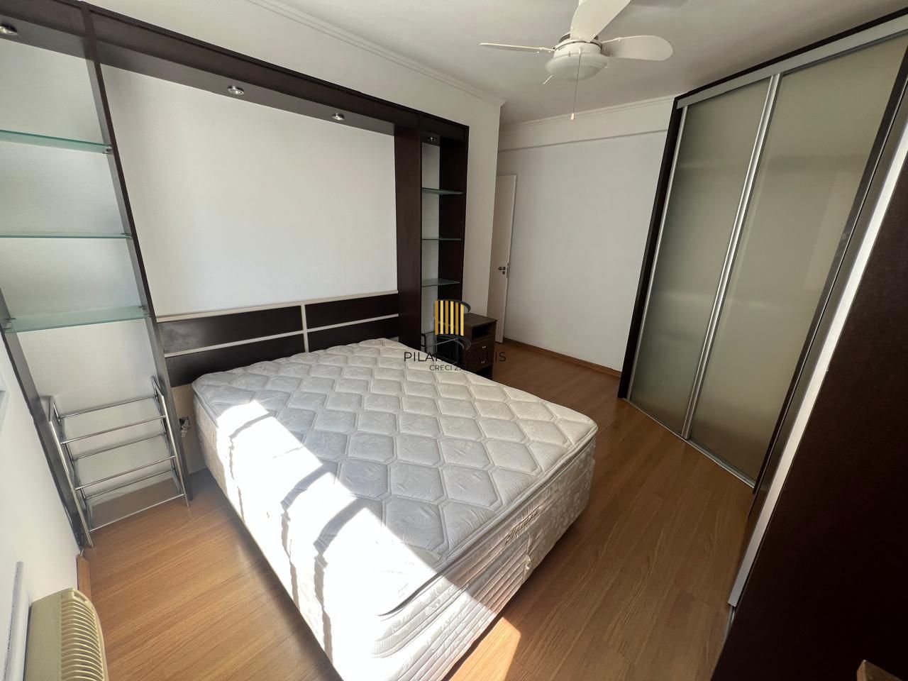 Apartamento 2 D com suite e garagem ,