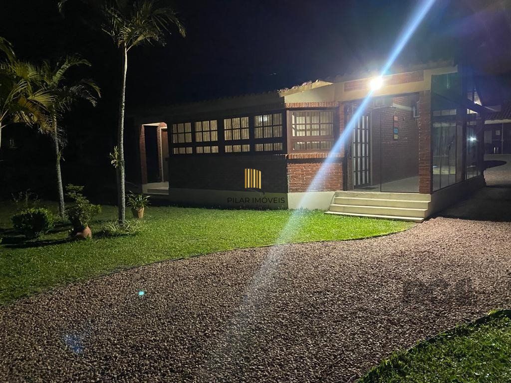 CASA EM CONDOMÍNIO - 3 dorms. - 3 vagas - 150 m² - VIAMÃO