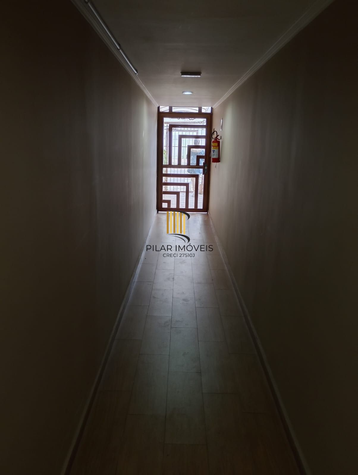 Apartamento Térreo, 02 dormitórios, 60,59m2 área privativa, quiosque com churrasqueira, Menino Deus