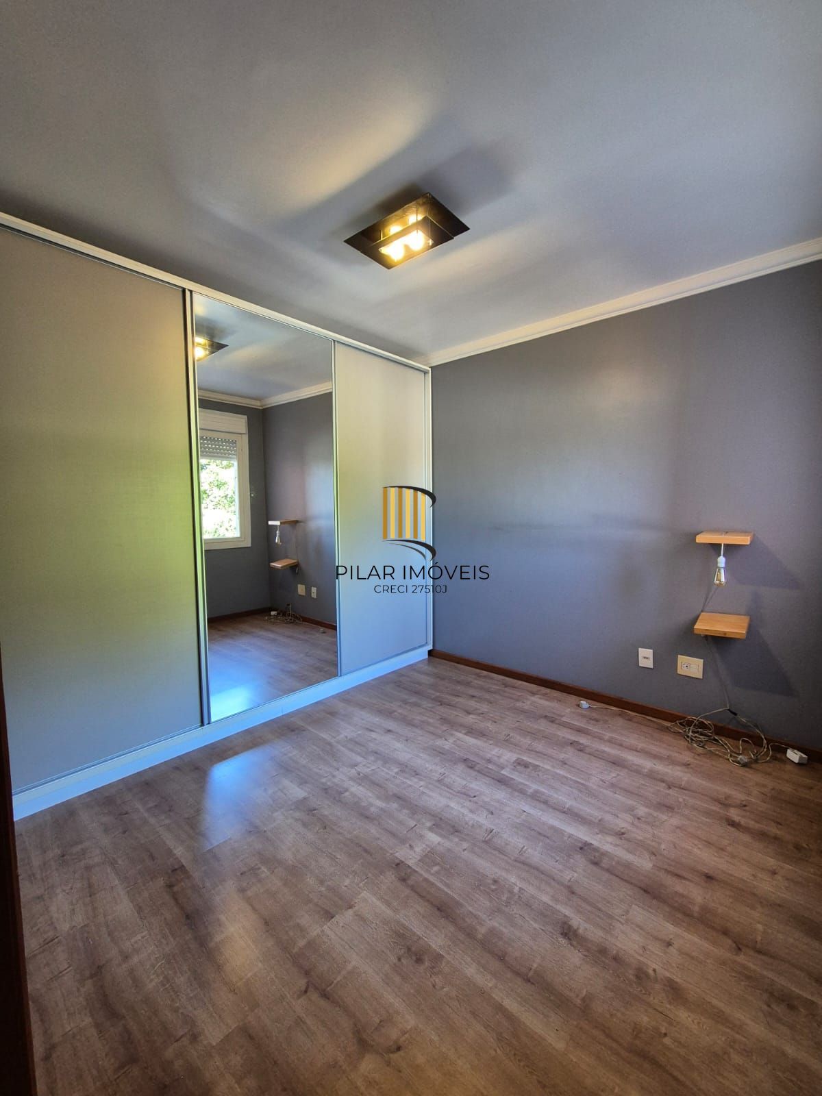 Apartamento 2 dormitórios, com box para carro, no bairro Jardim Leopoldina.
