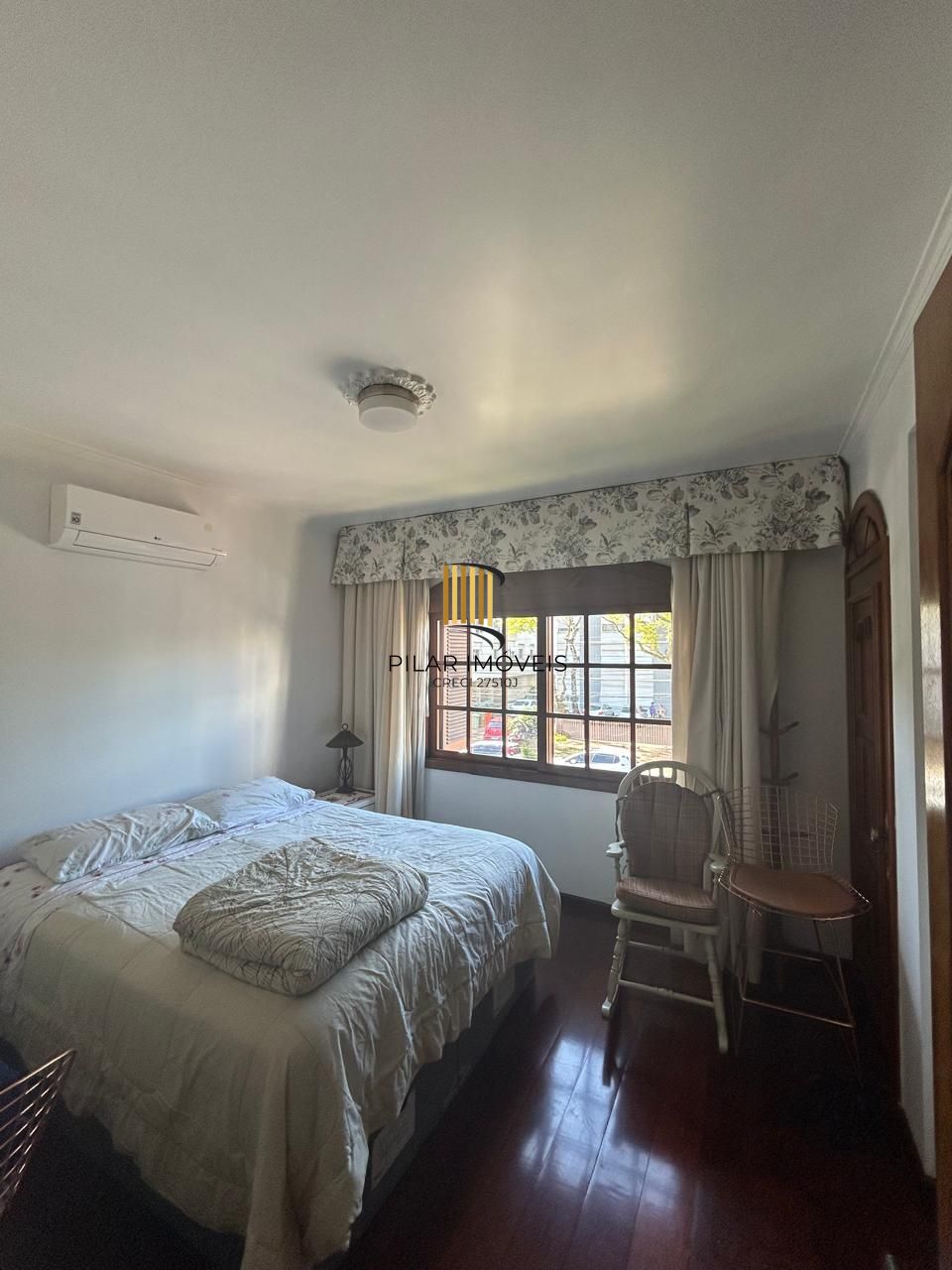 CASA -4 DORM. -com 2 suítes - 3 BOX- 297,18 m² - MENINO DEUS