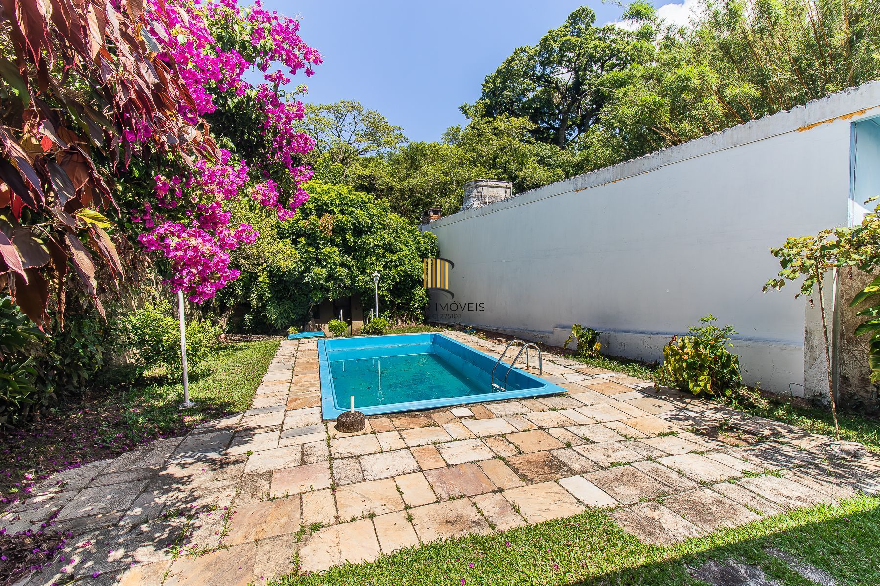 3 Dormitórios, com lareira, churrasqueira e piscina