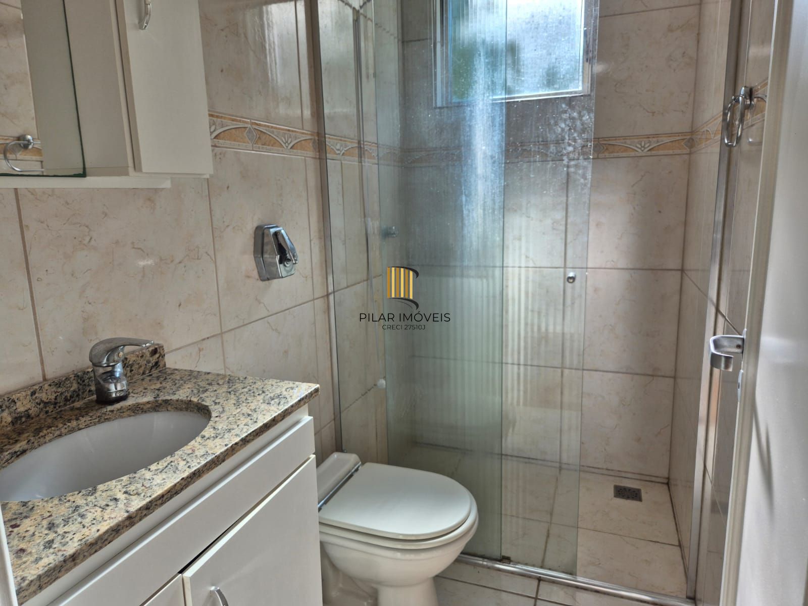 1 Dormitório, semi mobiliado com vaga