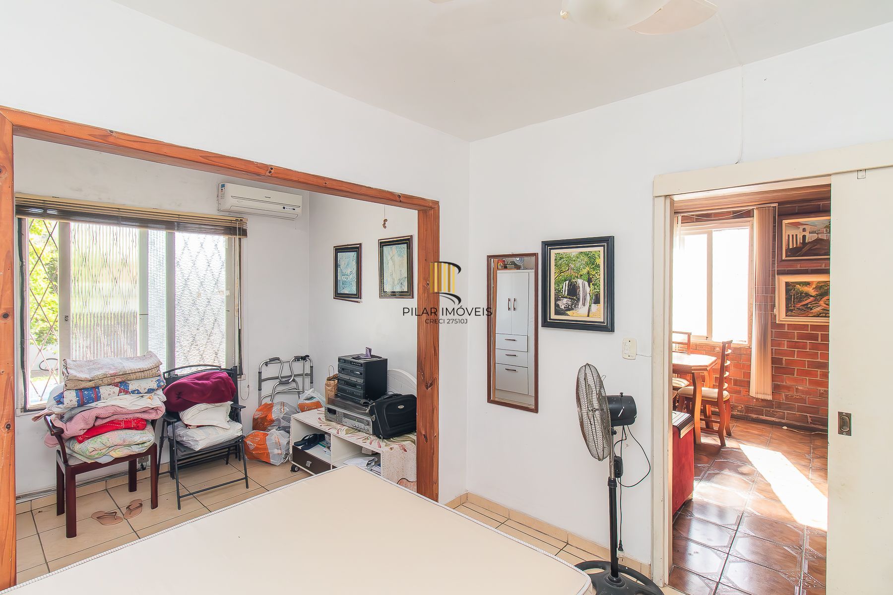 Casa 3 dormitórios, 5 vagas.