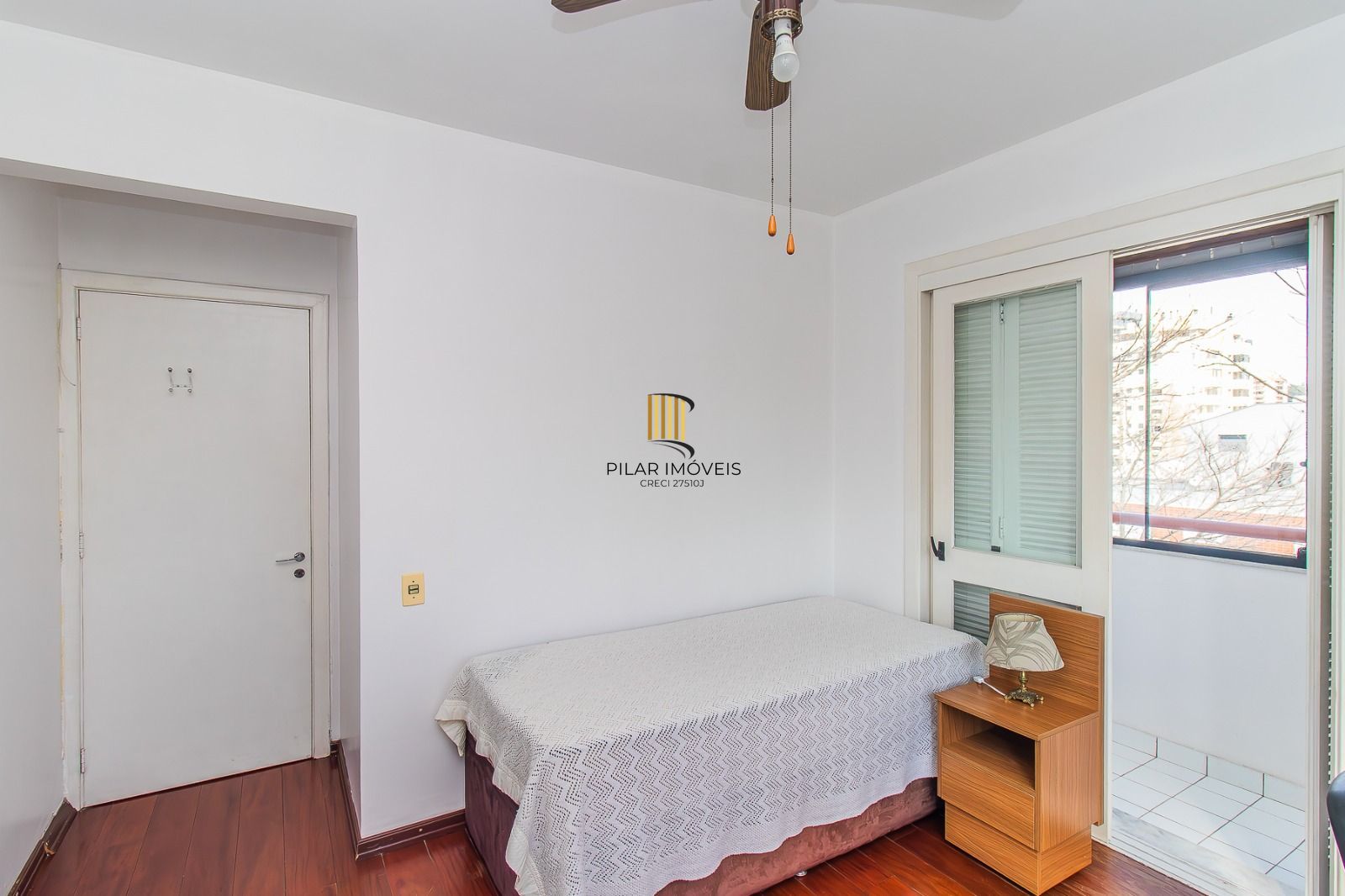 Apartamento panorâmico com três dormitórios, garagem