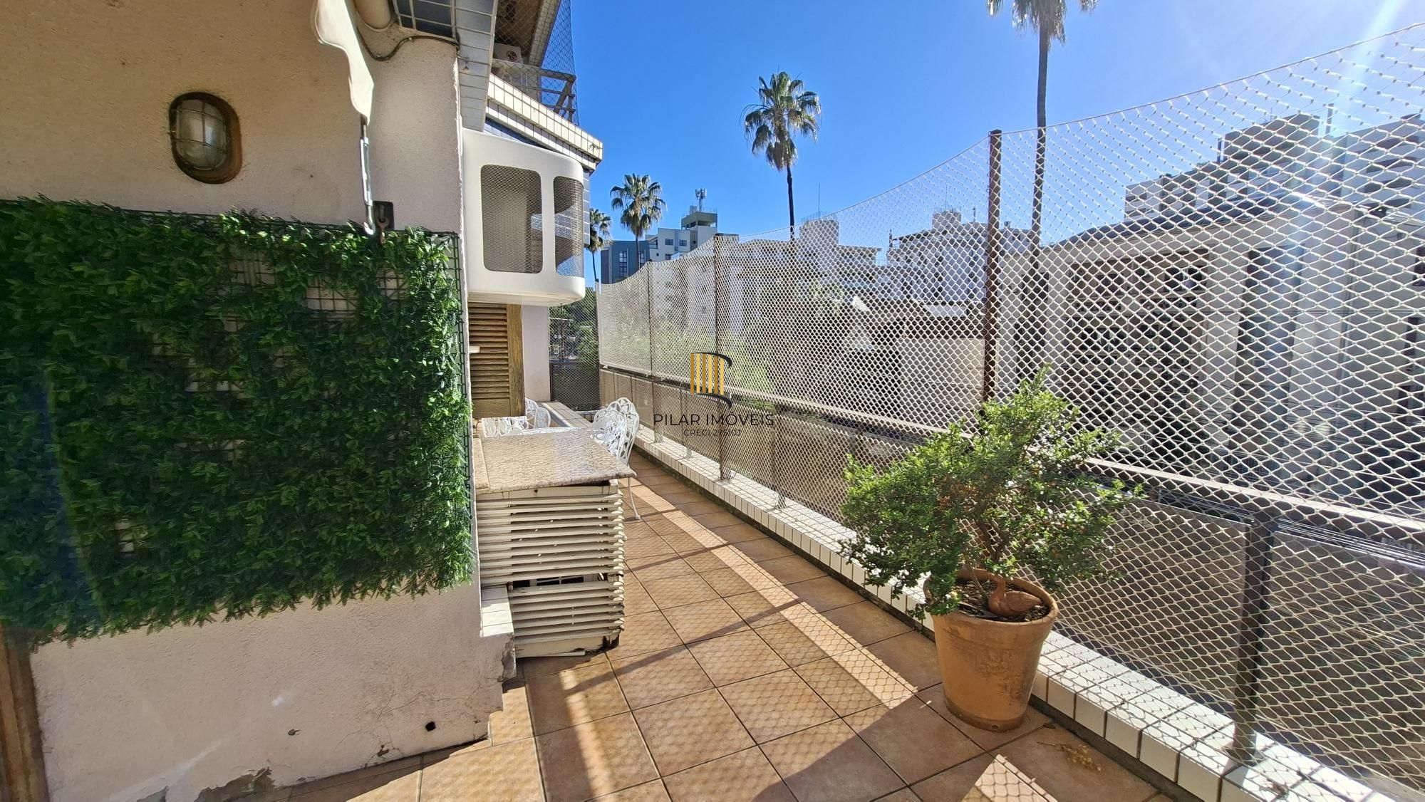 Apartamento 108,72 m² privativos,2 dormitórios, 1 suite, sacada,  garden e churrasqueira, 1 vaga coberta.