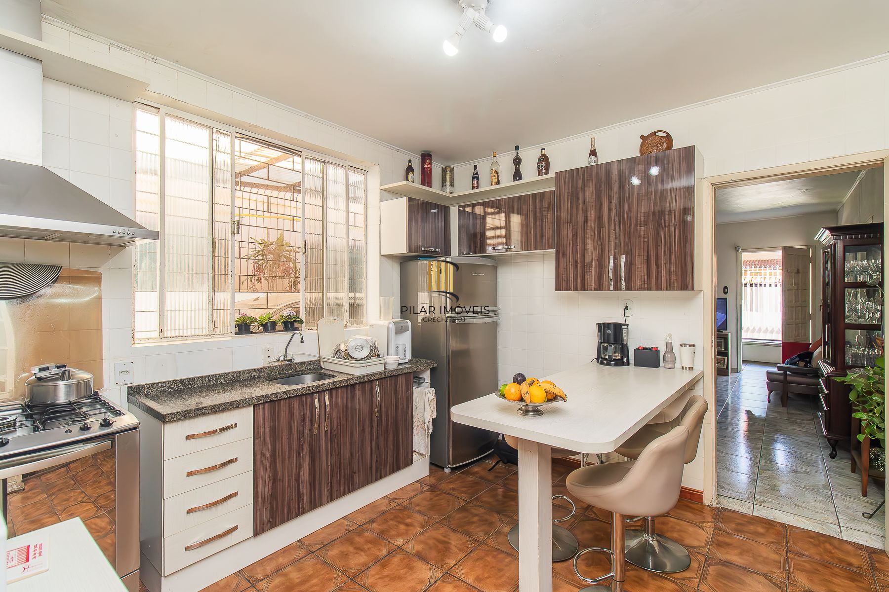 Casa 3 dormitórios, 5 vagas.