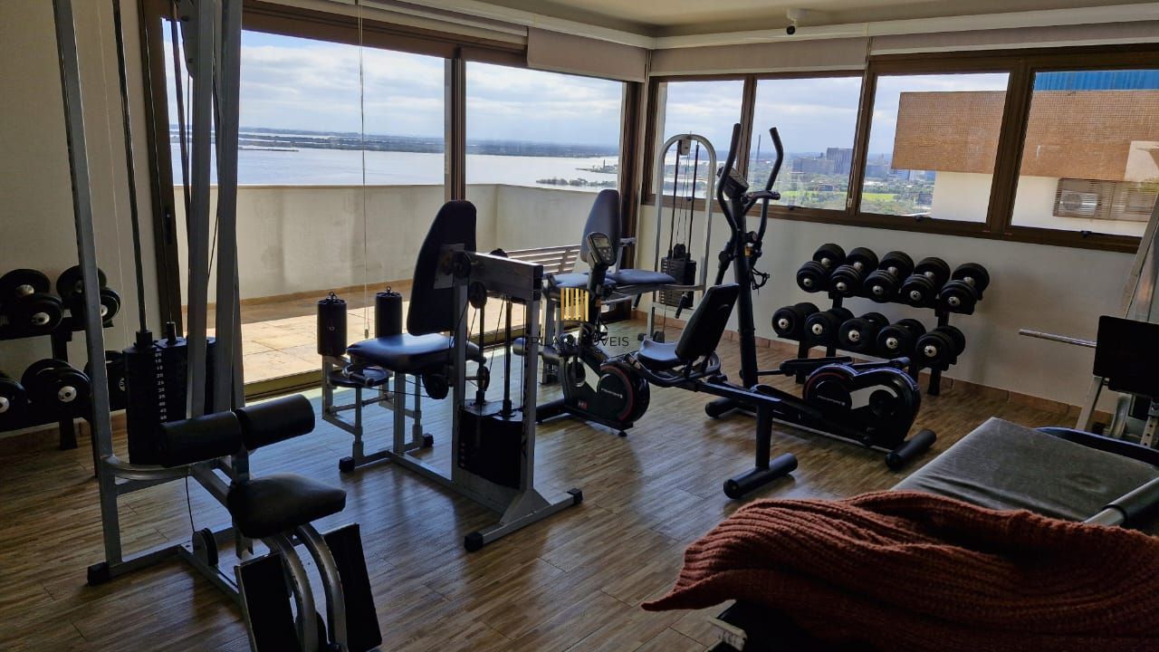 Apartamento de frente para o Guaíba/Parque Marinha do Brasil, com 3 dormitórios, 2 garagens cobertas