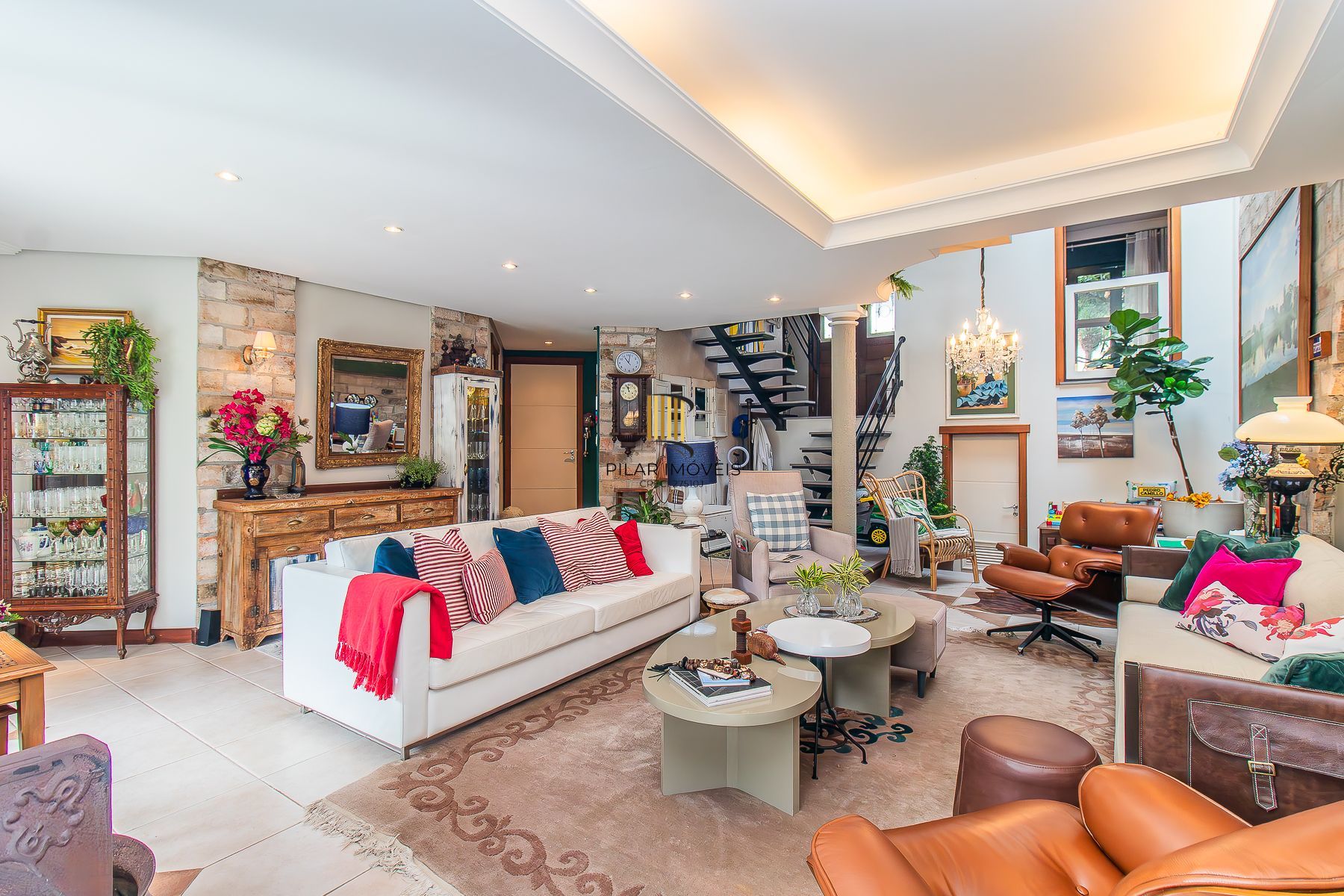 CASA DE 4 DORMITÓRIOS EM CONDOMÍNIO - 320 m² - 4 VAGAS DE GARAGEM