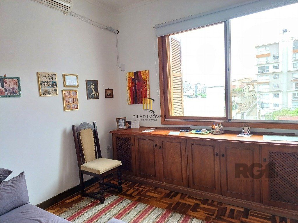 Casa averbada, ampla e ensolarada!
