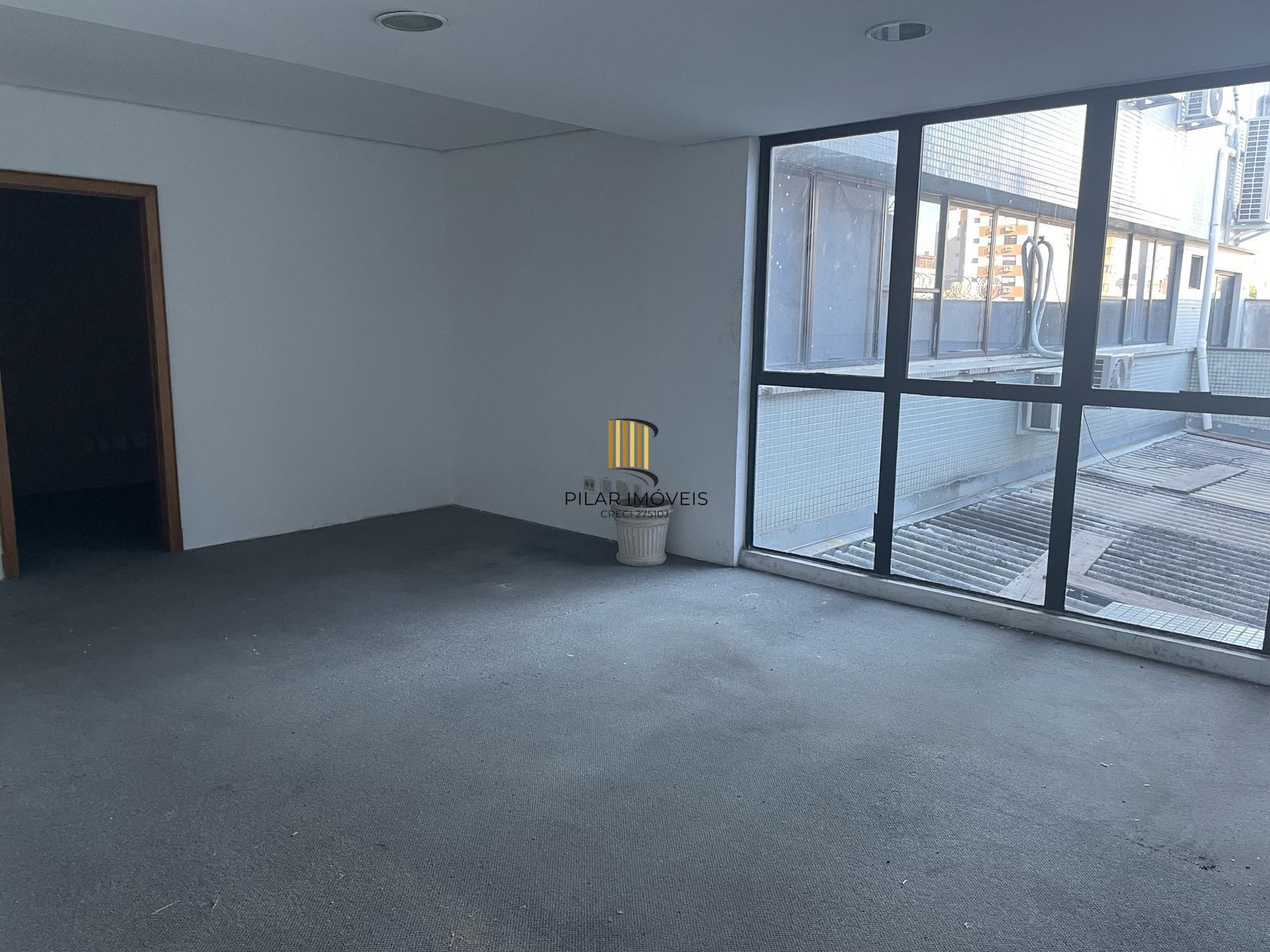Sala Comercial de 48 m² com garagem, prédio com portaria presencial
