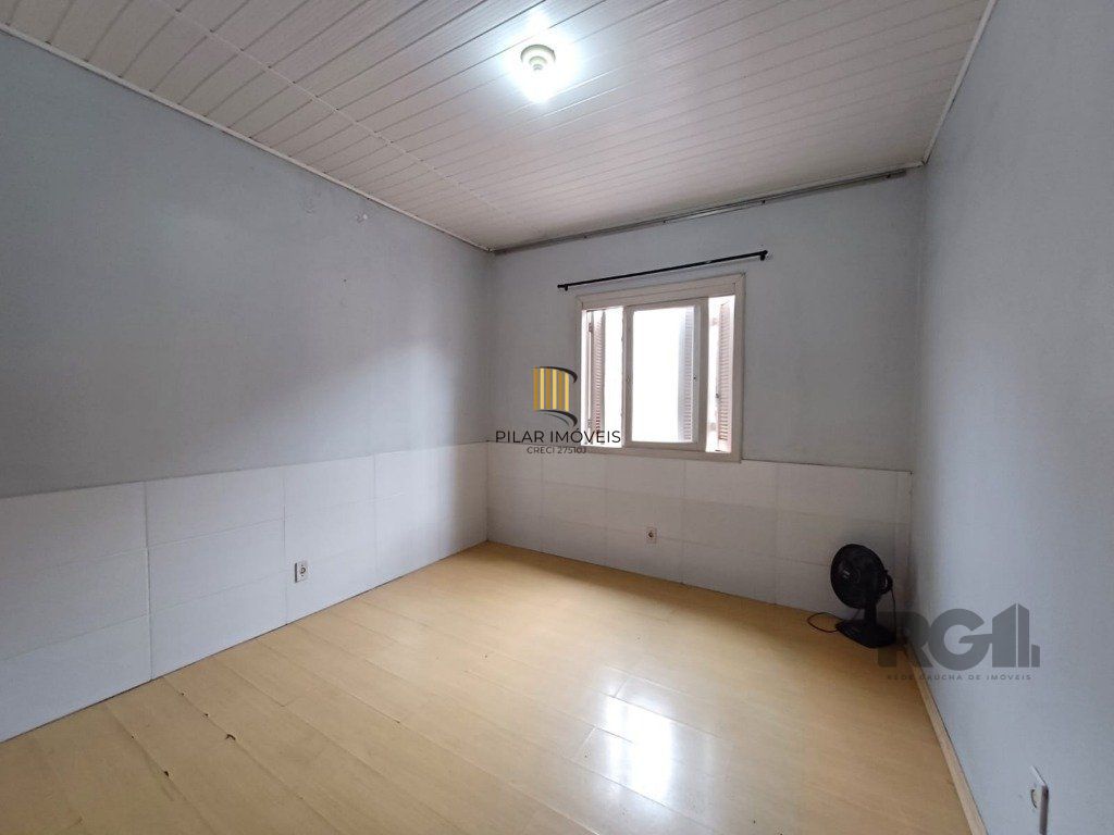 Casa térrea com edícula aos fundos