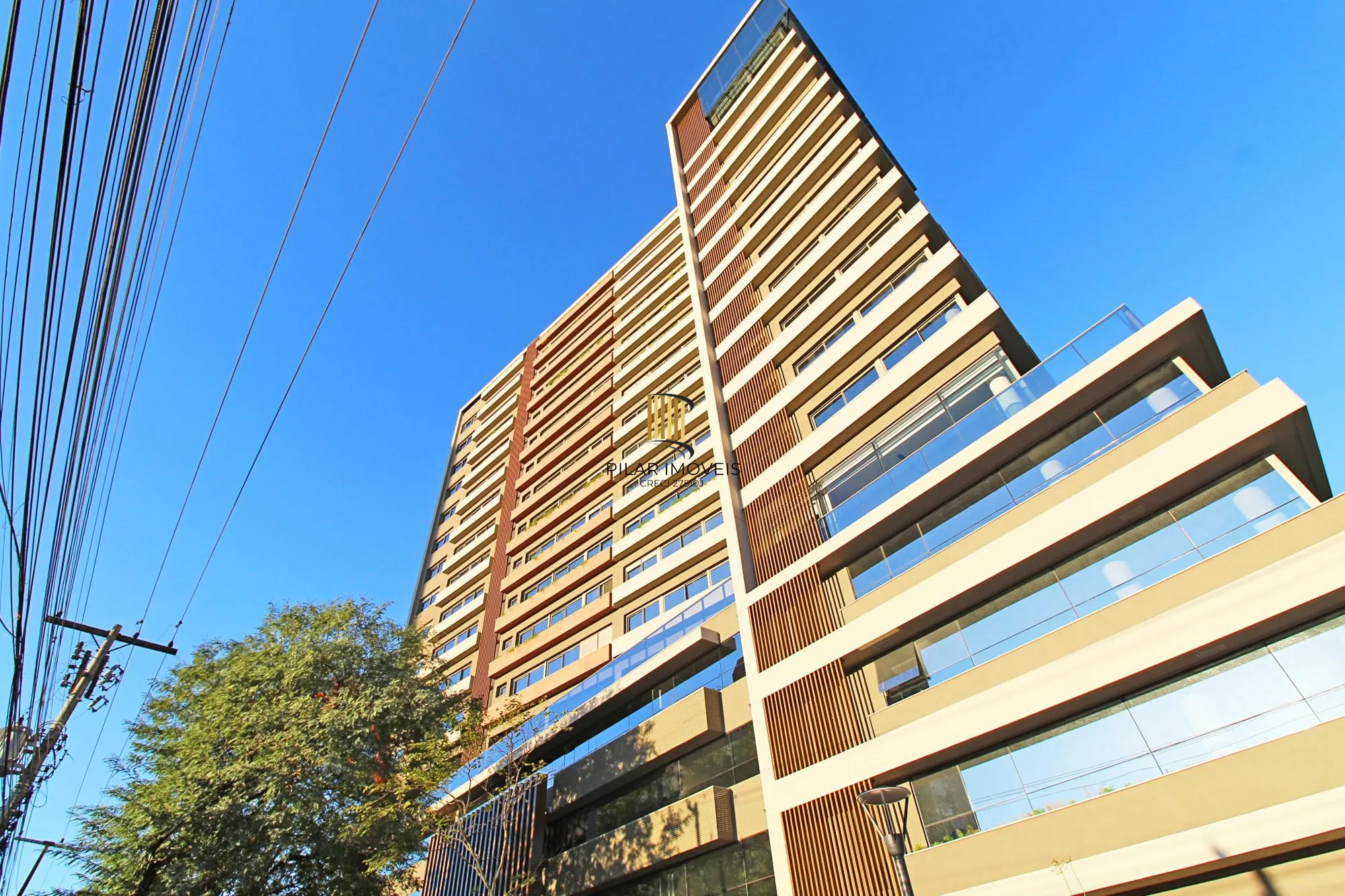 Mobiliado, piso aquecido, 3  suítes, 3 vagas  e infraestrutura.