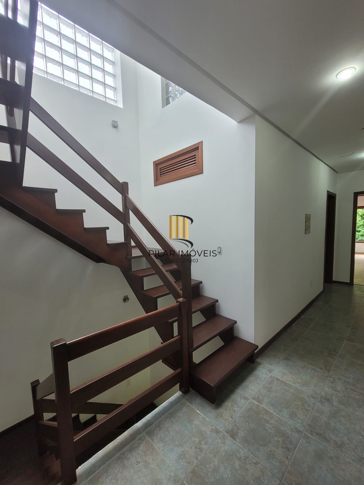 Casa no bairro Ipanema com 291 m² de área privativa e 8 garagens