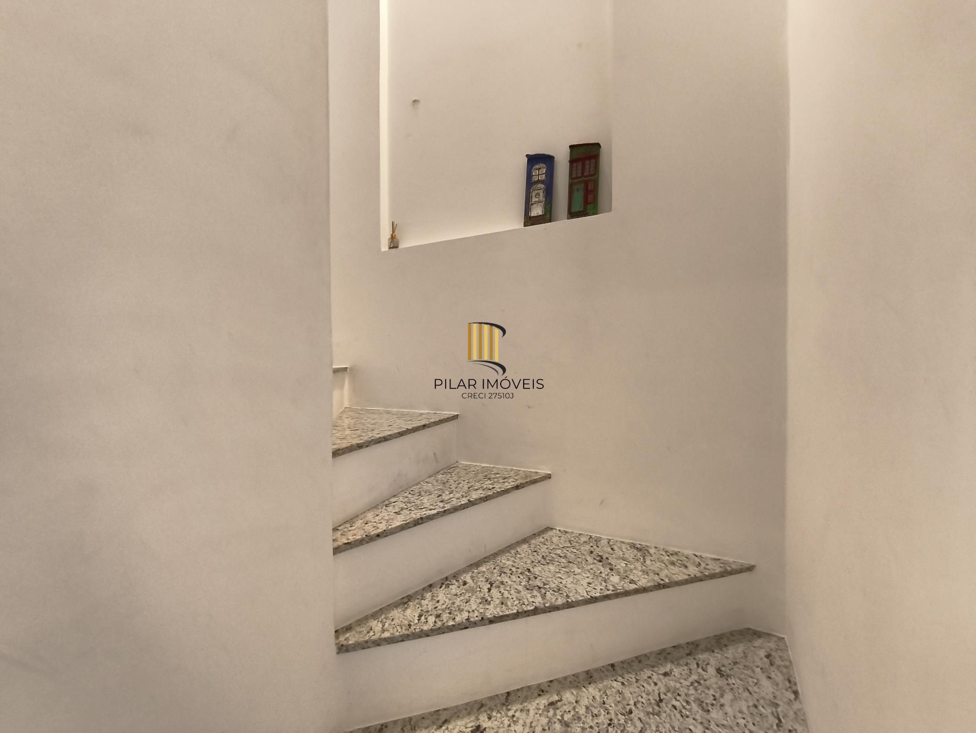 APARTAMENTO 2 DORMITÓRIOS COM 1 VAGA NO MENINO DEUS