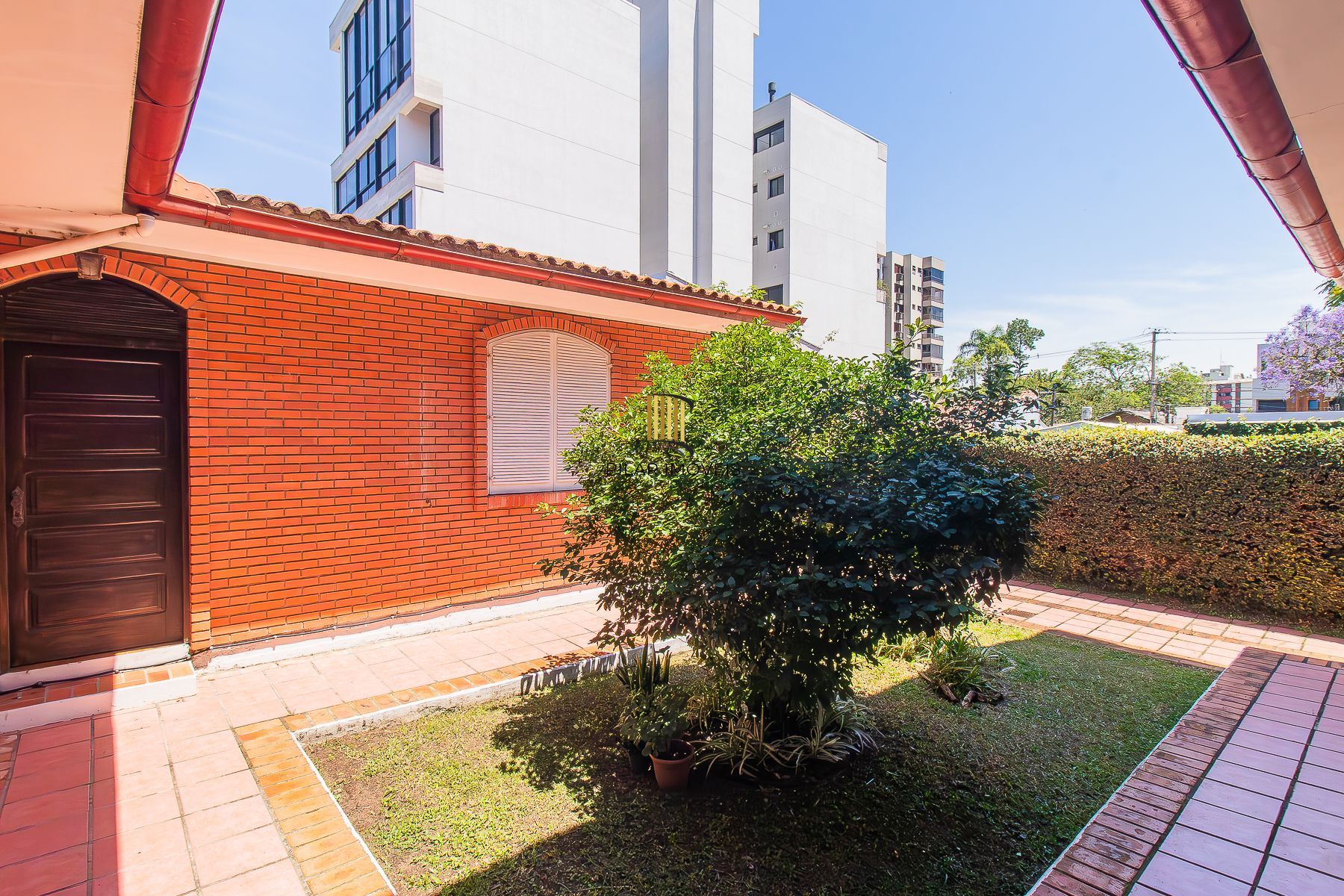 Casa com 5 dormitórios e muito mais