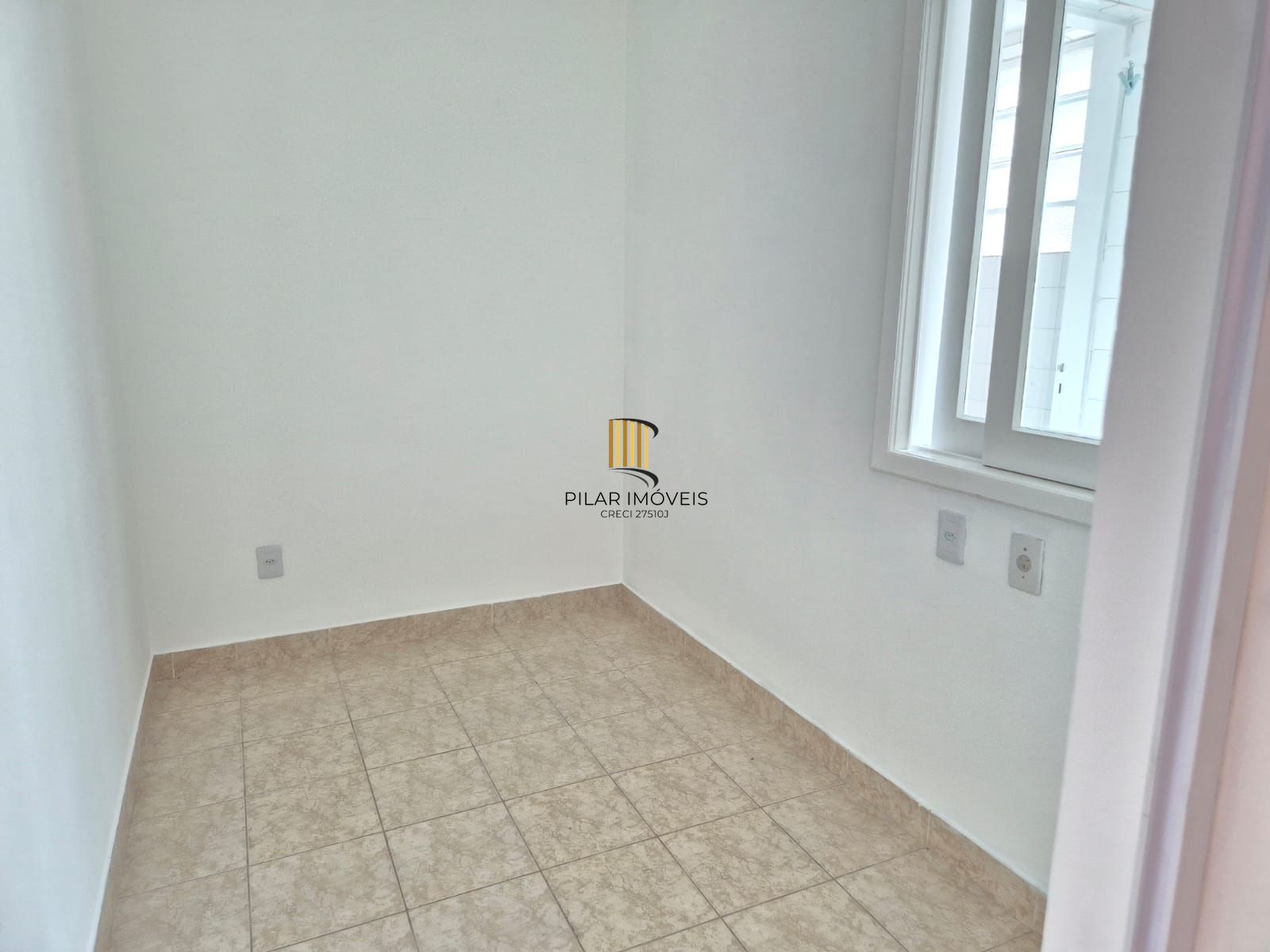 2D com garagem com churrasqueira