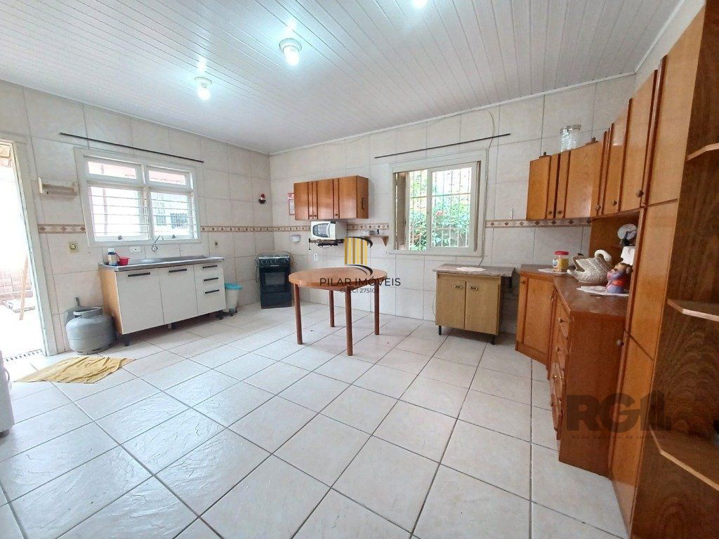 Casa térrea com edícula aos fundos