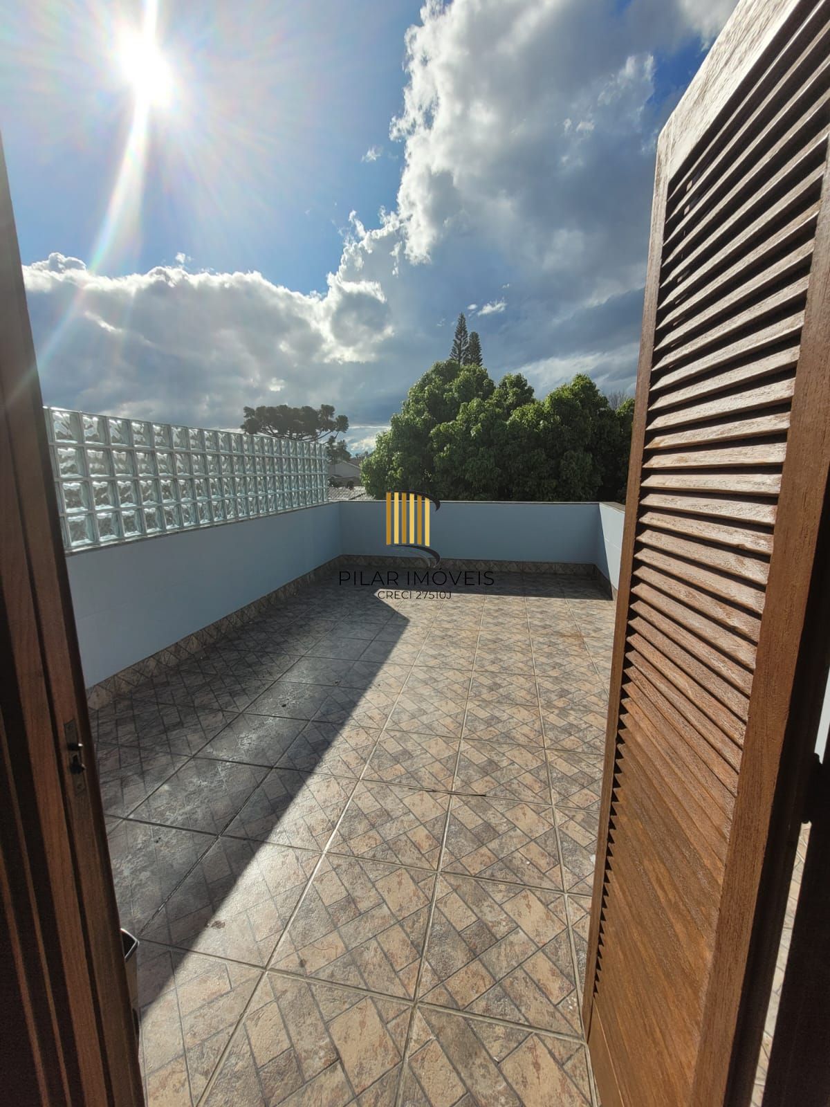 Casa no bairro Ipanema com 291 m² de área privativa e 8 garagens