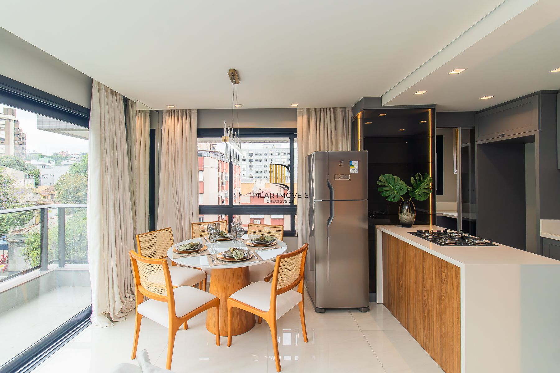 APARTAMENTO 2 D (um suíte) 80,45m² - 1 vaga simples descoberta- MENINO DEUS