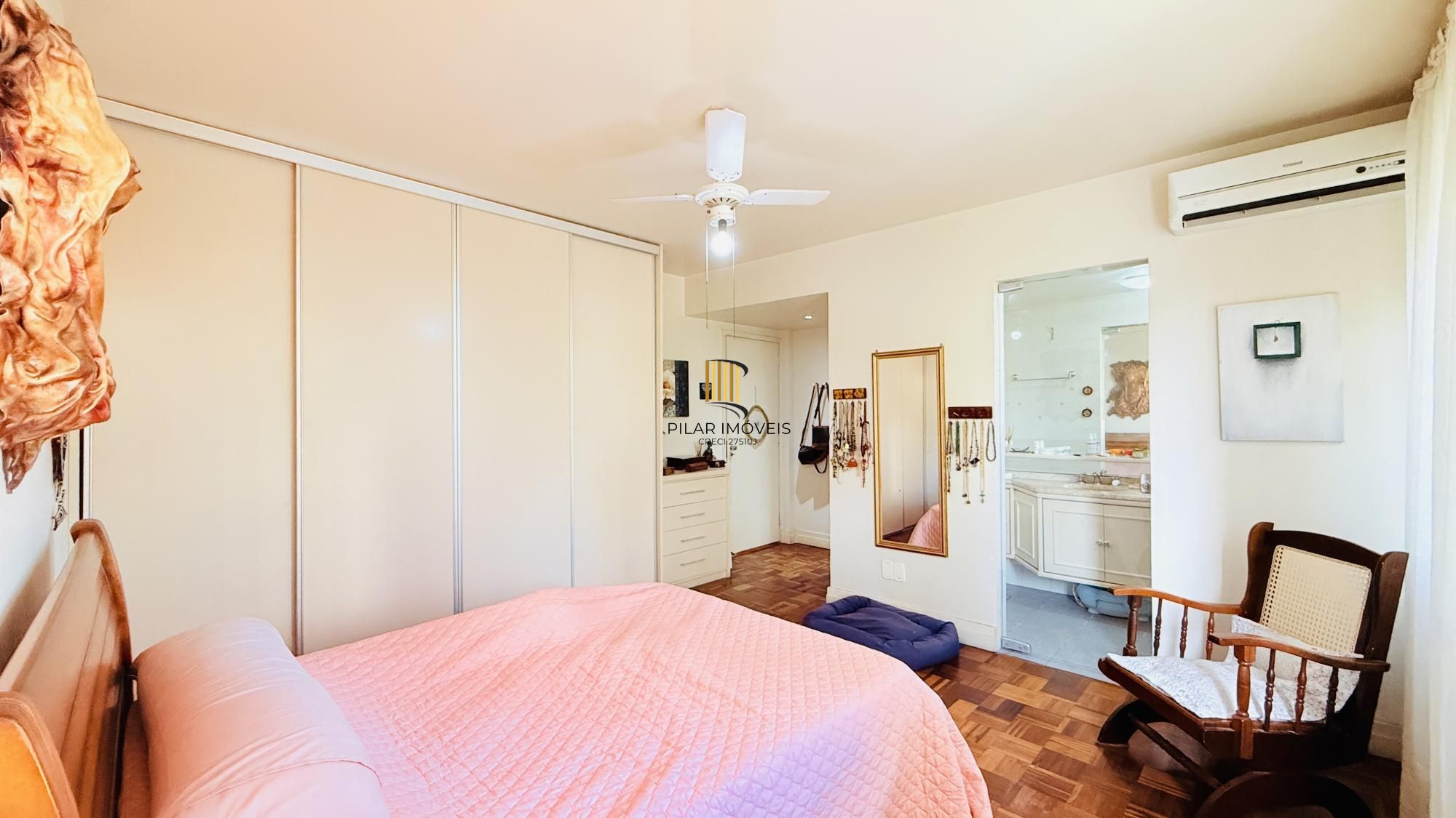 Apartamento com 3 quartos, 1 suíte,  à venda na Avenida Doutor Nilo Peçanha, 1121, Três Figueiras, Porto Alegre