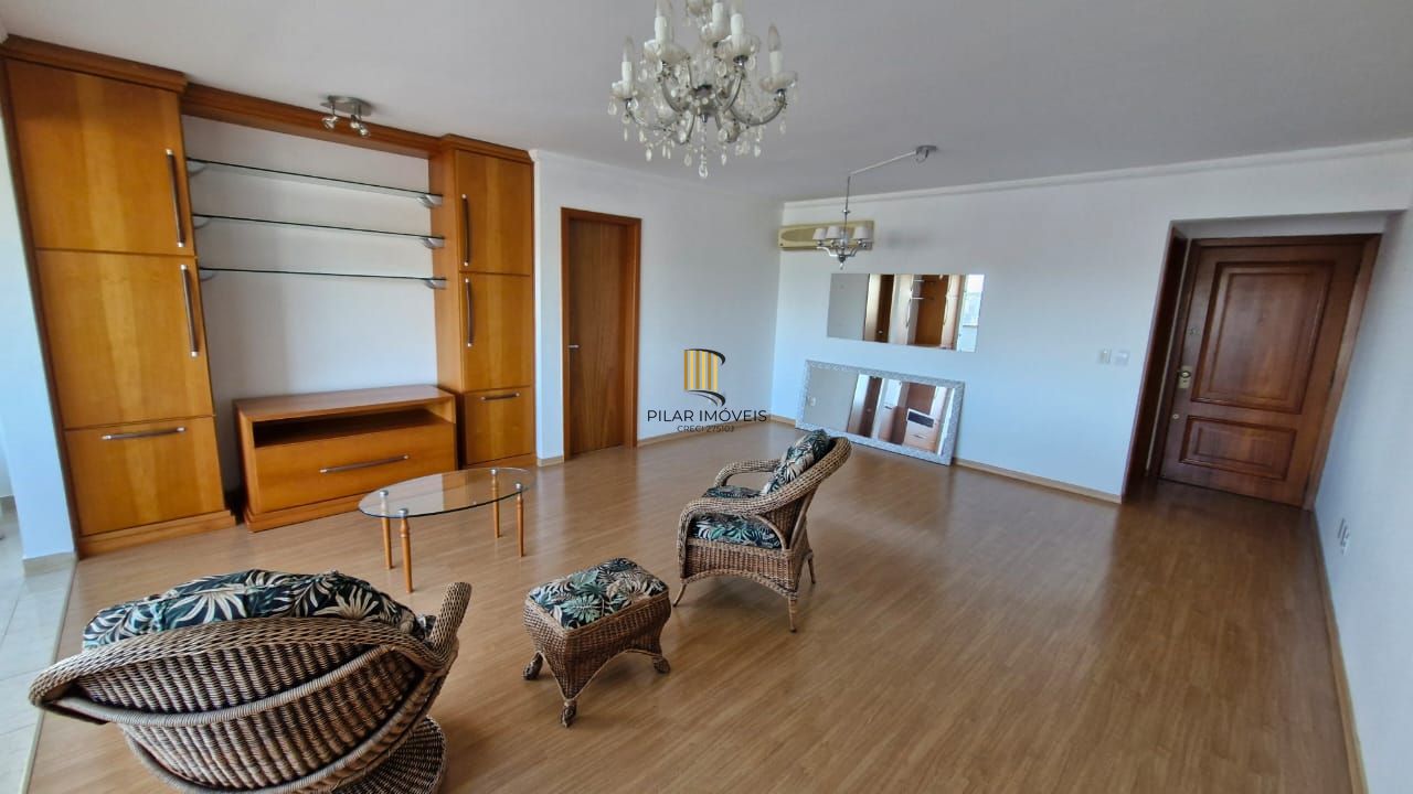 Apartamento impecável de frente no Menino Deus, 103,00 m² de área útil, 2 dormitórios, varanda integrada com churrasqueira, 2 garagens