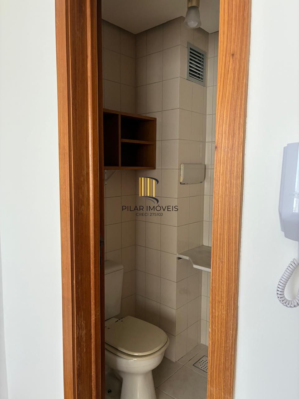 Ótima sala de 24,88 metros quadrados no Menino Deus