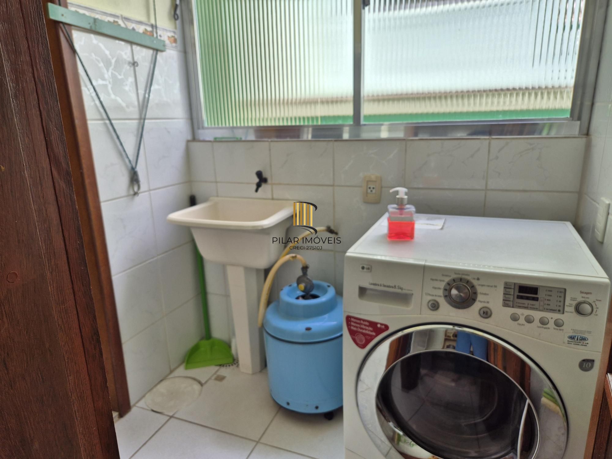 03 Dormitórios, com vaga e reformado