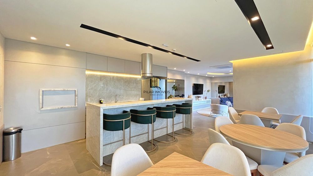 Lindo imóvel 2 dormitórios, 1 suíte, 64 m2, vaga de garagem no bairro Praia de Belas