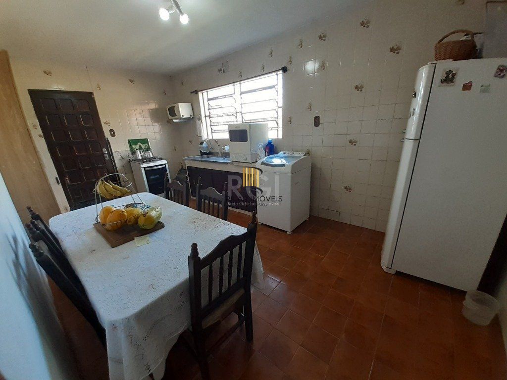 Casa para Venda - 185m², 4 dormitórios, sendo 1 suites, 2 vagas - Jardim Sabará