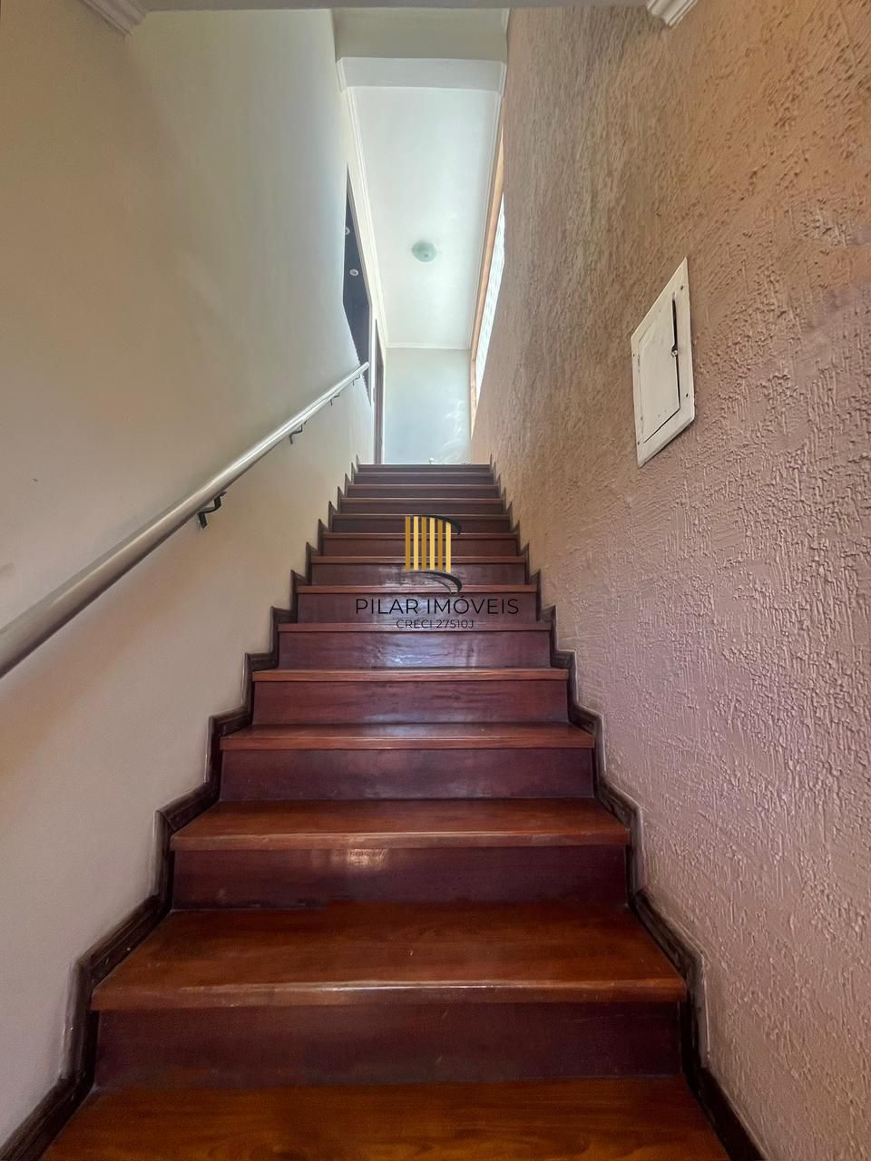 2 Casas independentes em terreno de 480m.