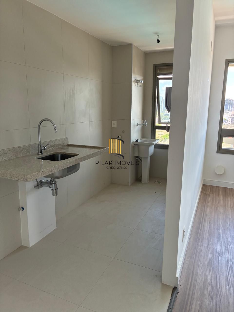 Lindo imóvel 2 dormitórios, 1 suíte, 64 m2, vaga de garagem no bairro Praia de Belas