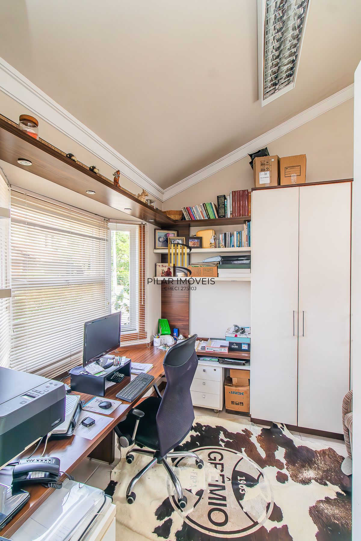 CASA DE 4 DORMITÓRIOS EM CONDOMÍNIO - 320 m² - 4 VAGAS DE GARAGEM