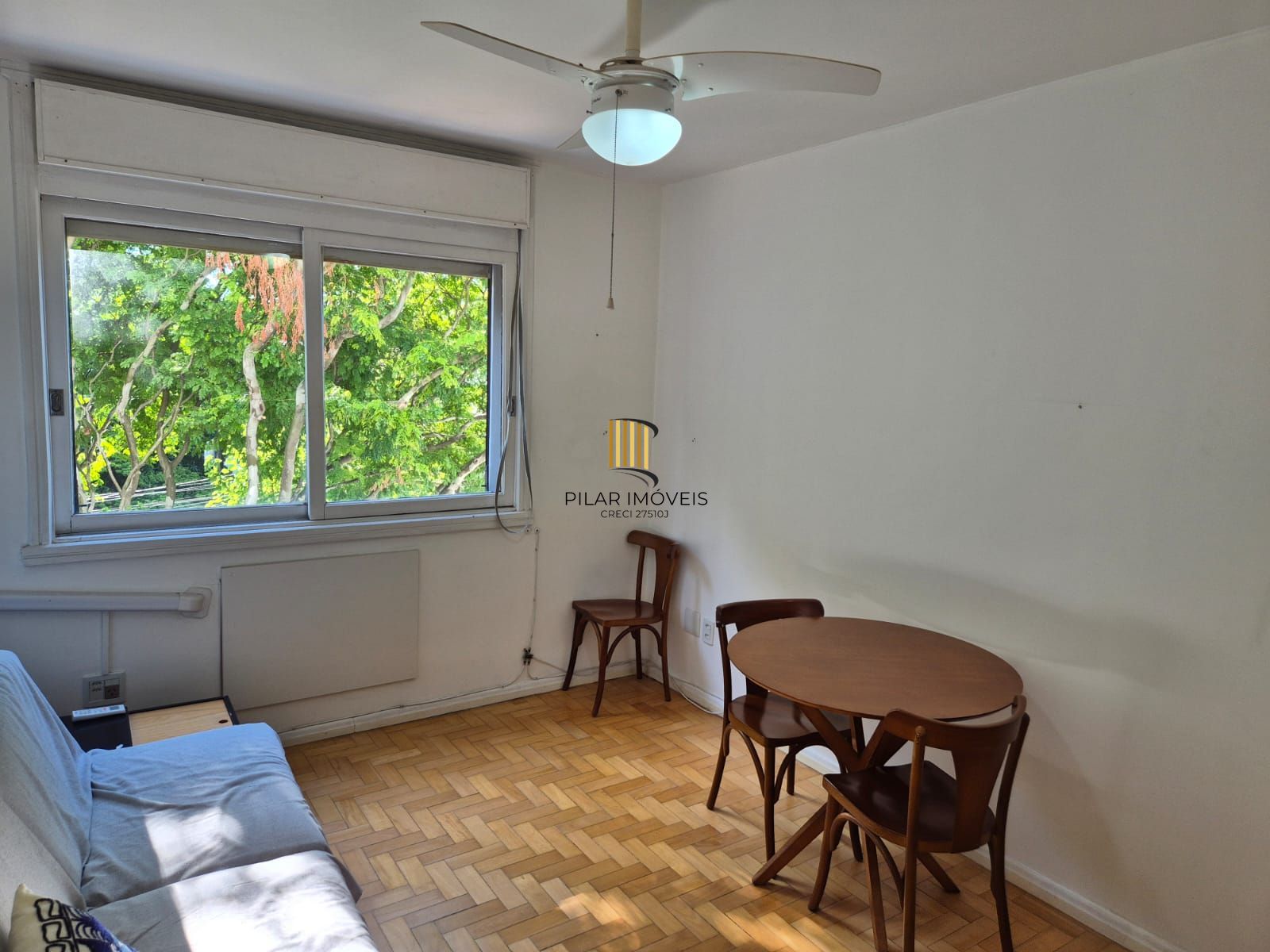 1 Dormitório, semi mobiliado com vaga