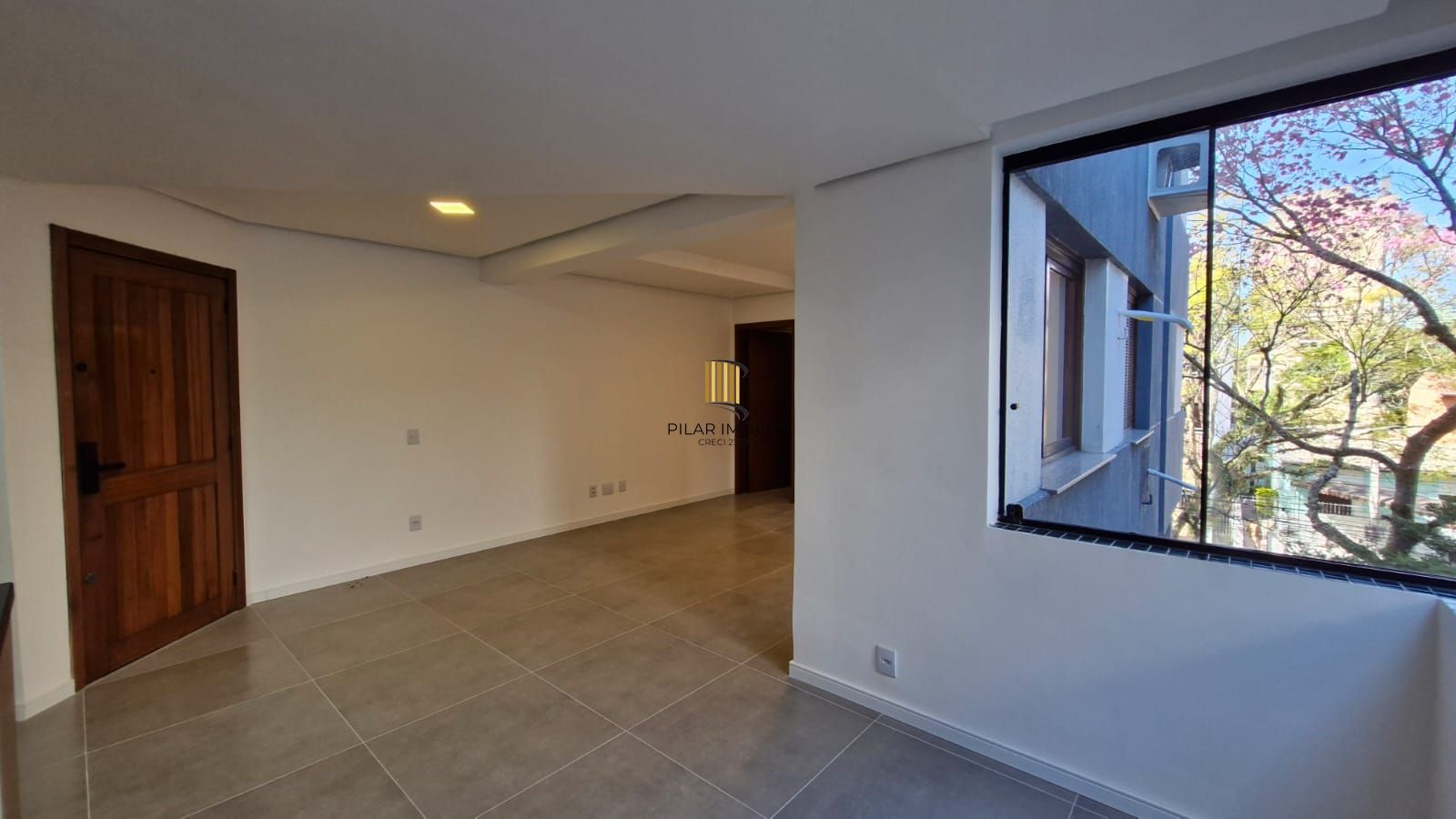 Apartamento todo reformado pronto para morar no Menino Deus