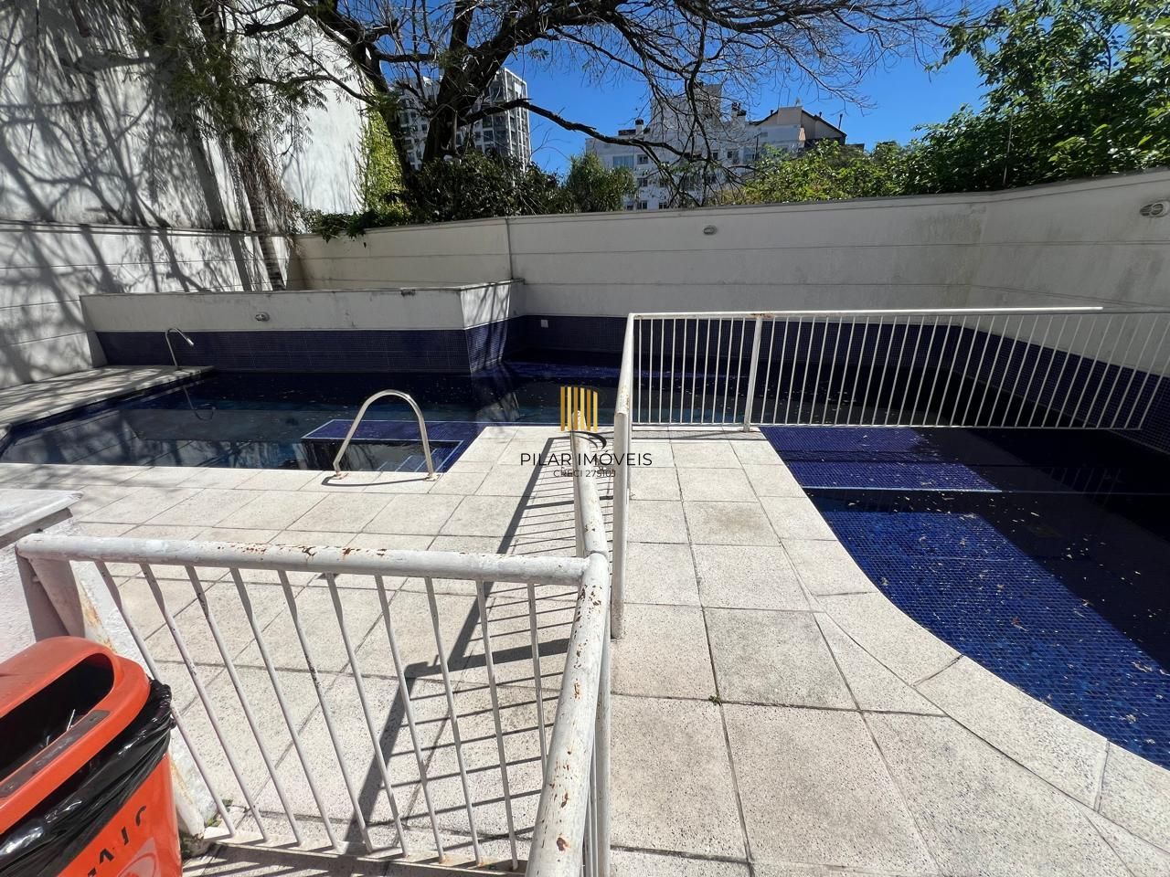 Apartamento 2 D com suite e garagem ,