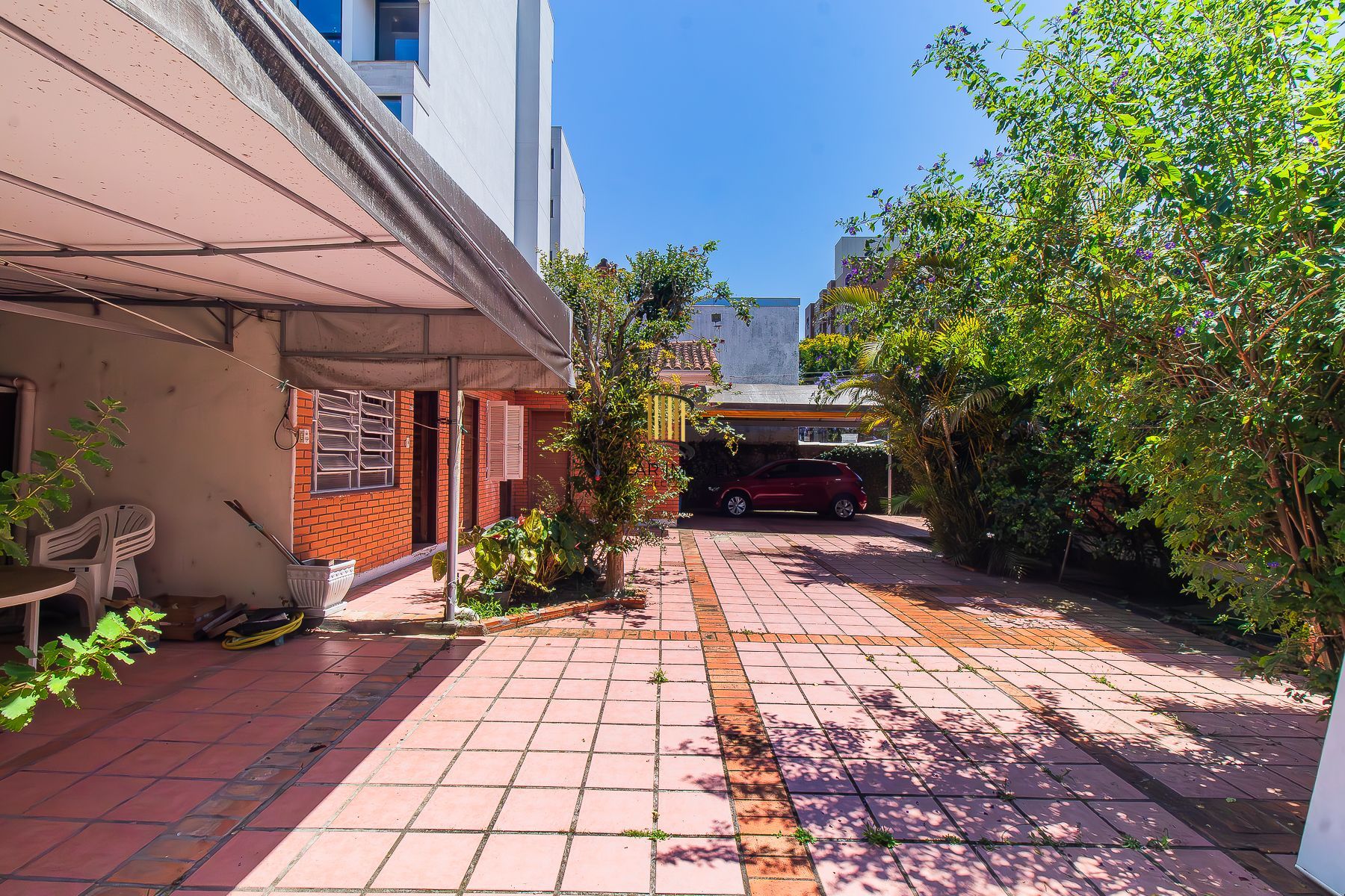 Casa com 5 dormitórios e muito mais