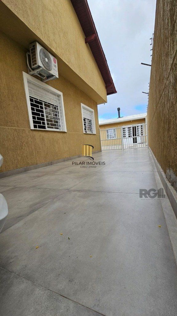 Casa 3 dormitórios, 5 vagas, 155 m² área construída, terreno 300m², Nonoai.