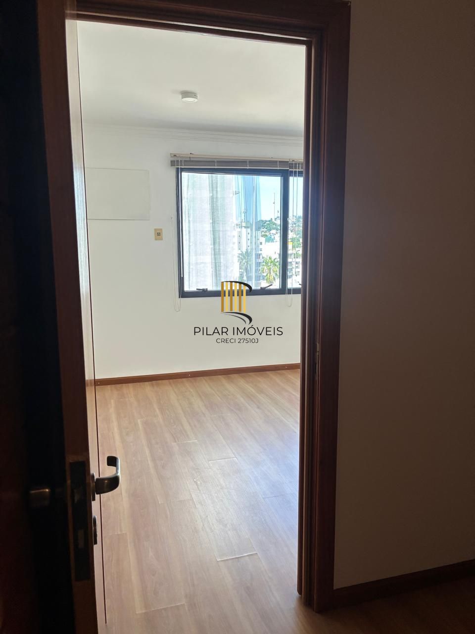 Ótima sala de 24,88 metros quadrados no Menino Deus